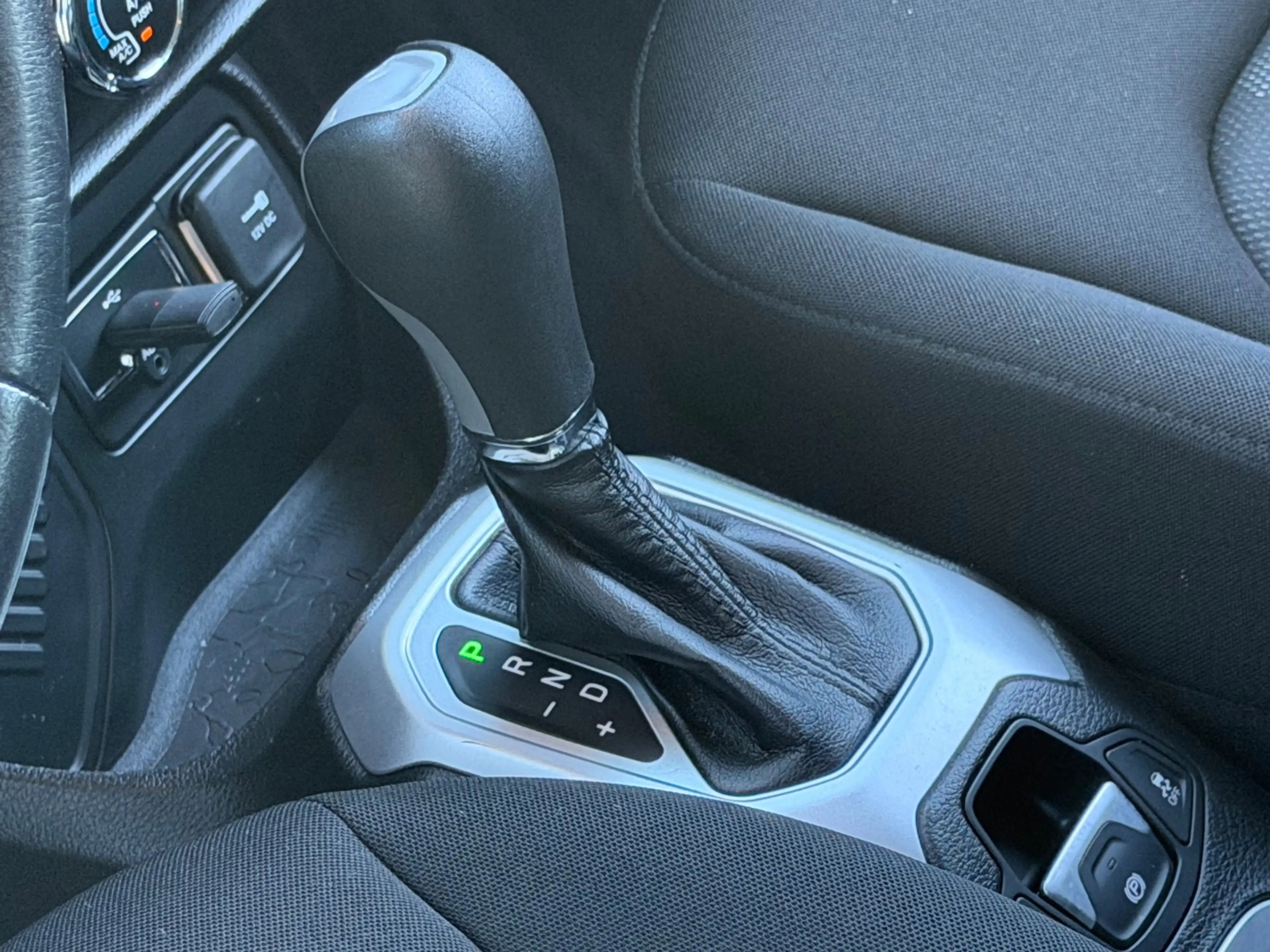 Jeep Renegade 1.4 automaat MultiAir Longitude, NAP, Navi, Cruise — photo 43