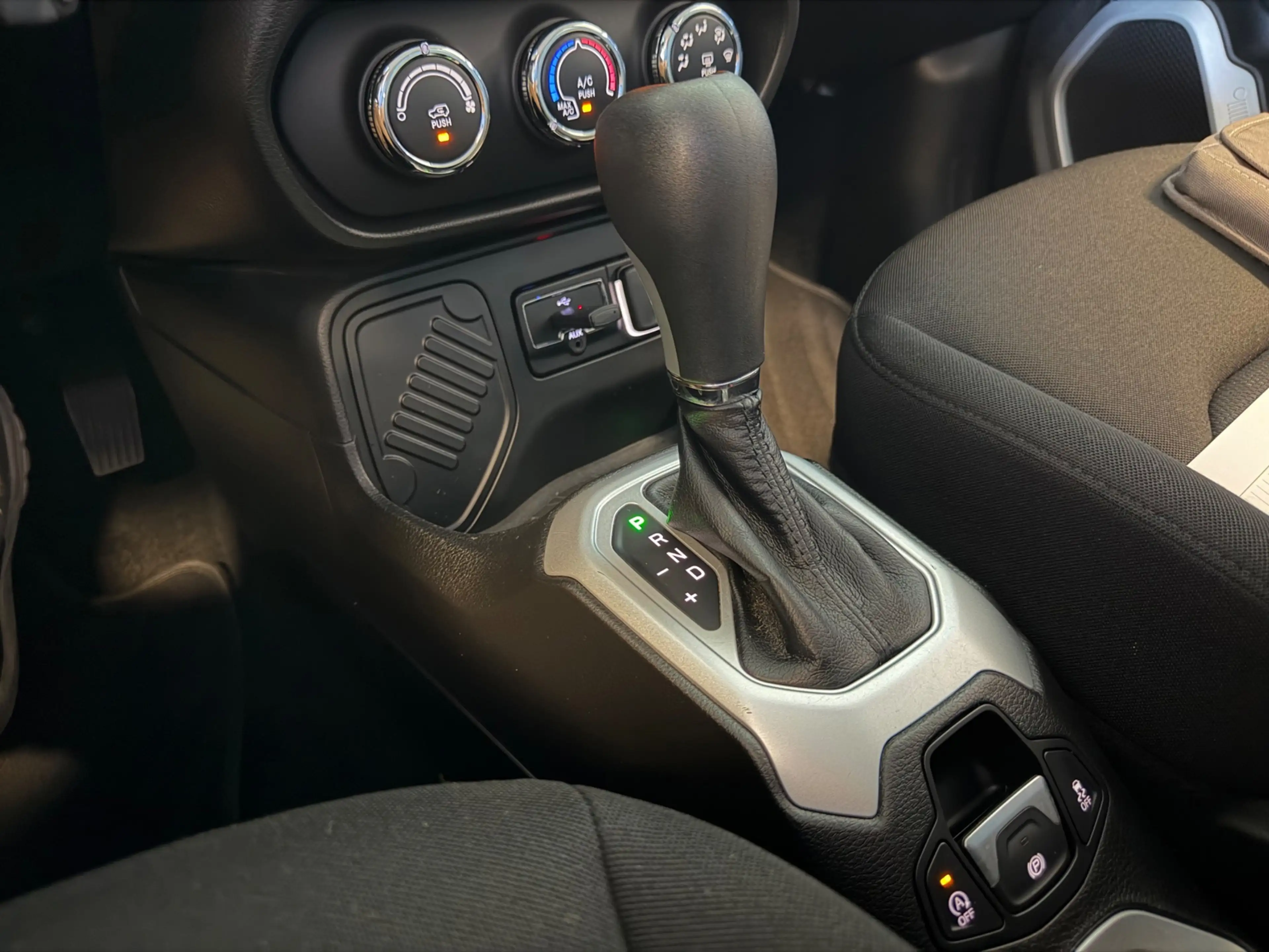 Jeep Renegade 1.4 automaat MultiAir Longitude, NAP, Navi, Cruise — photo 15