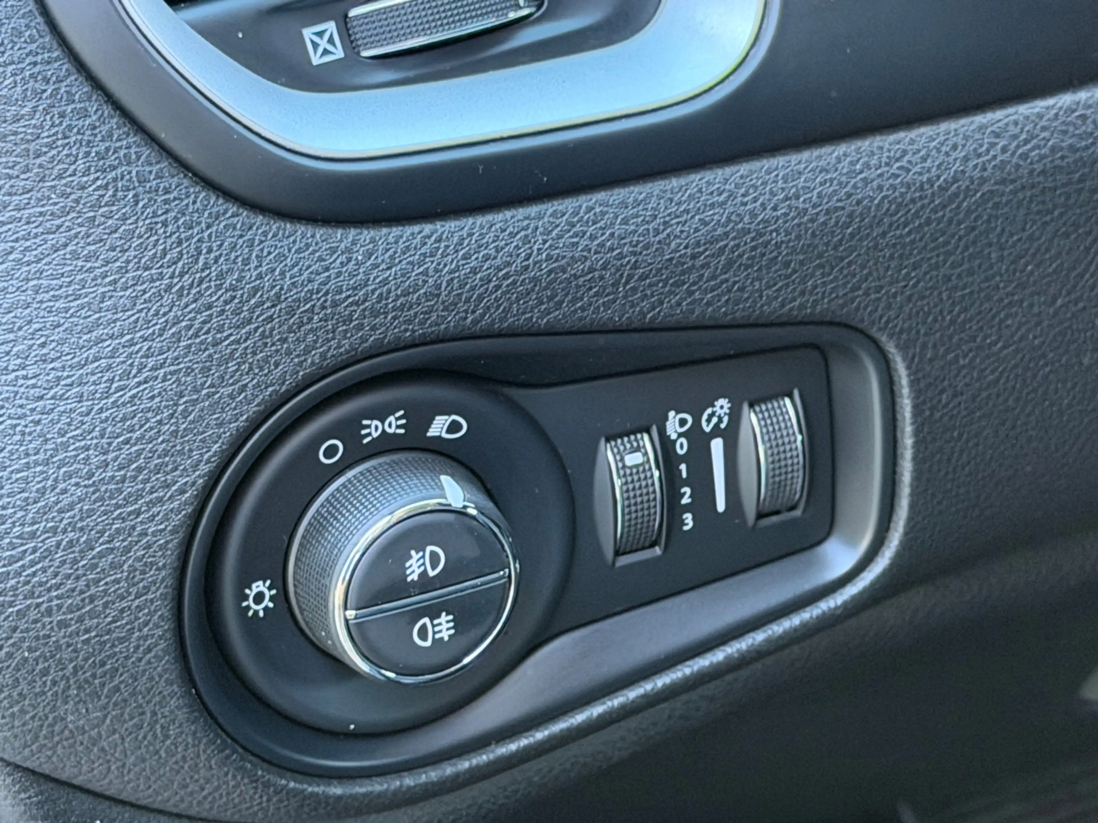 Jeep Renegade 1.4 automaat MultiAir Longitude, NAP, Navi, Cruise — photo 45