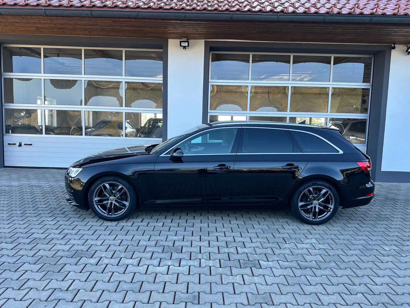 Audi A4 Avant 35 TDI S-tronic *NAVI*PDC*SITZHZ* Schwarz - 2