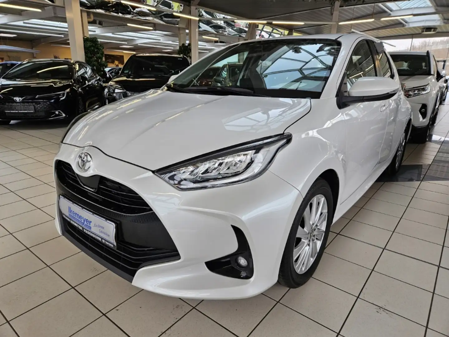 Toyota Yaris 1.5 Team DK Sitzheizung Lenkradheizung Klimaautoma Weiß - 1