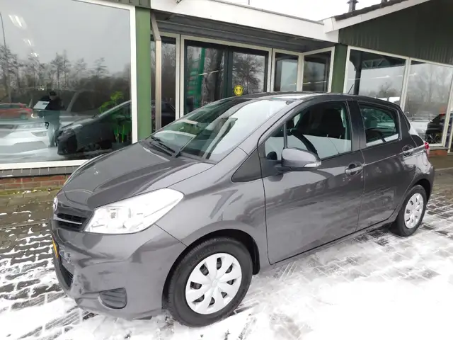 Toyota Yaris 1.0VVT-i 69PK NOW! All-in Prijs! Trekhaak!