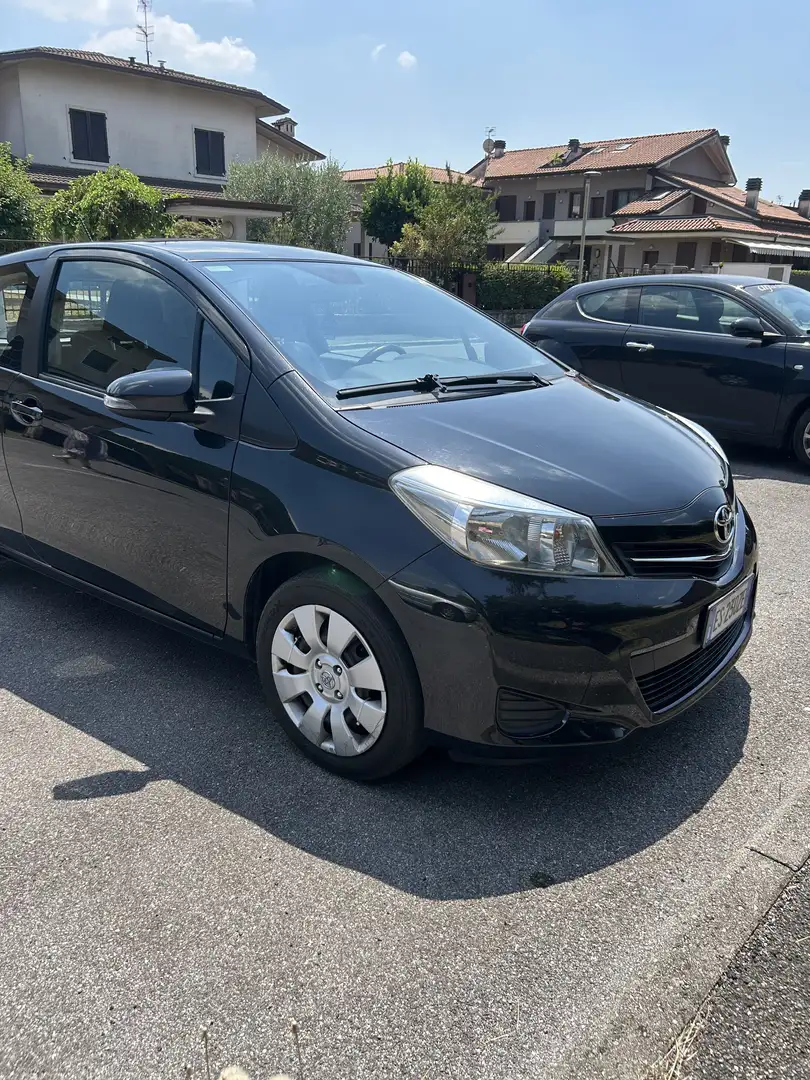 Toyota Yaris 3p 1.0 Now Gpl Negro - 2