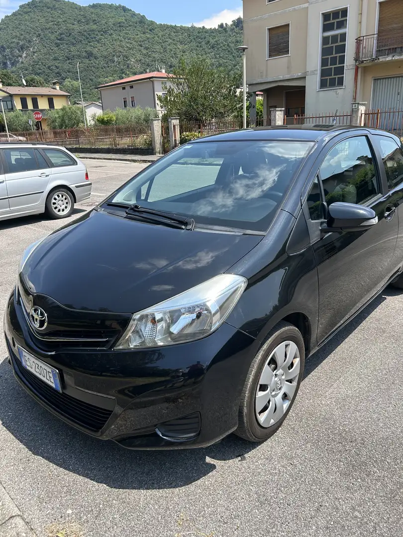 Toyota Yaris 3p 1.0 Now Gpl Negro - 1