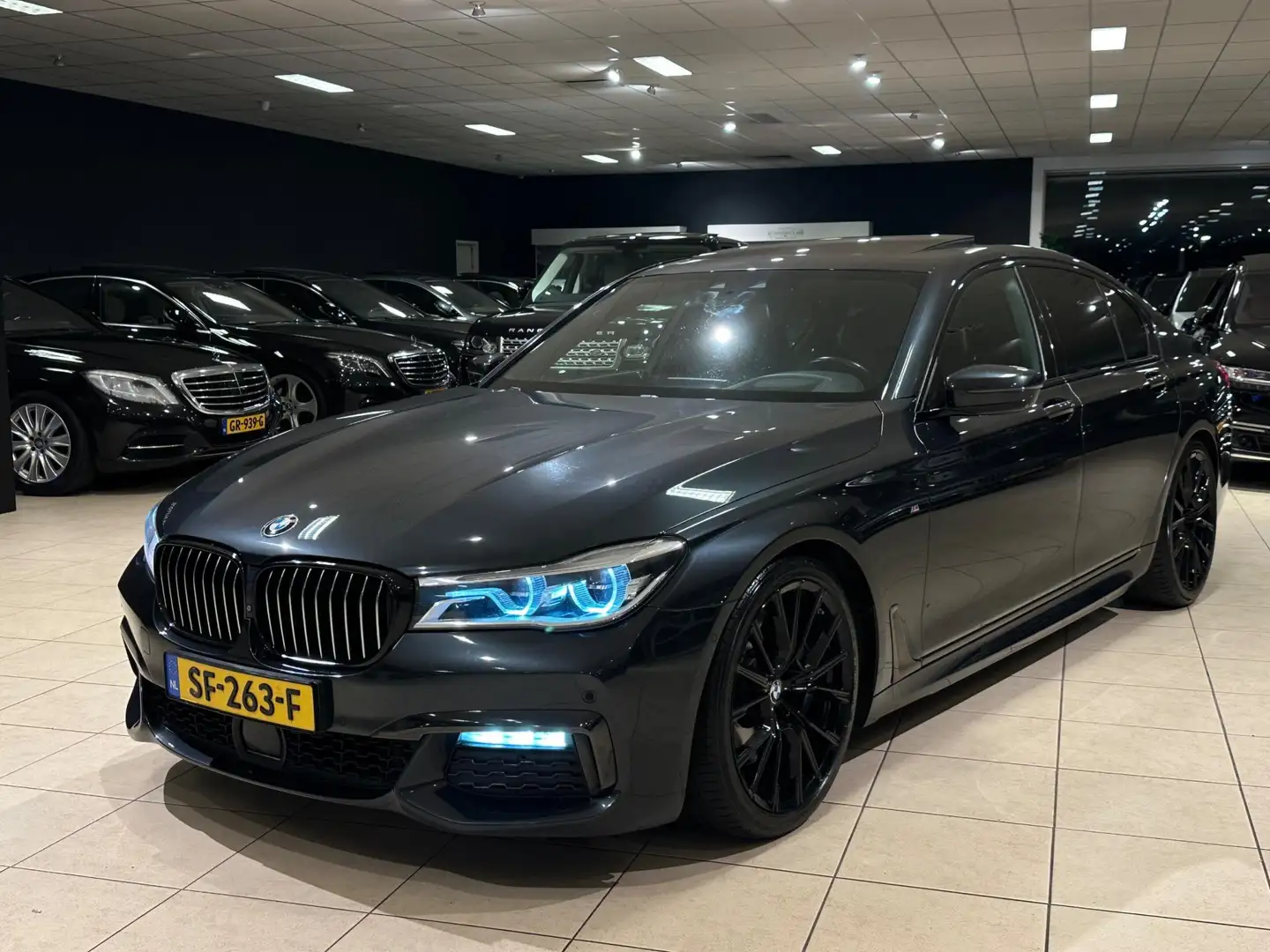 BMW 730 7-serie 730d xDrive|Orig. NL|21”|M-Sport|Vol optie Grijs - 2