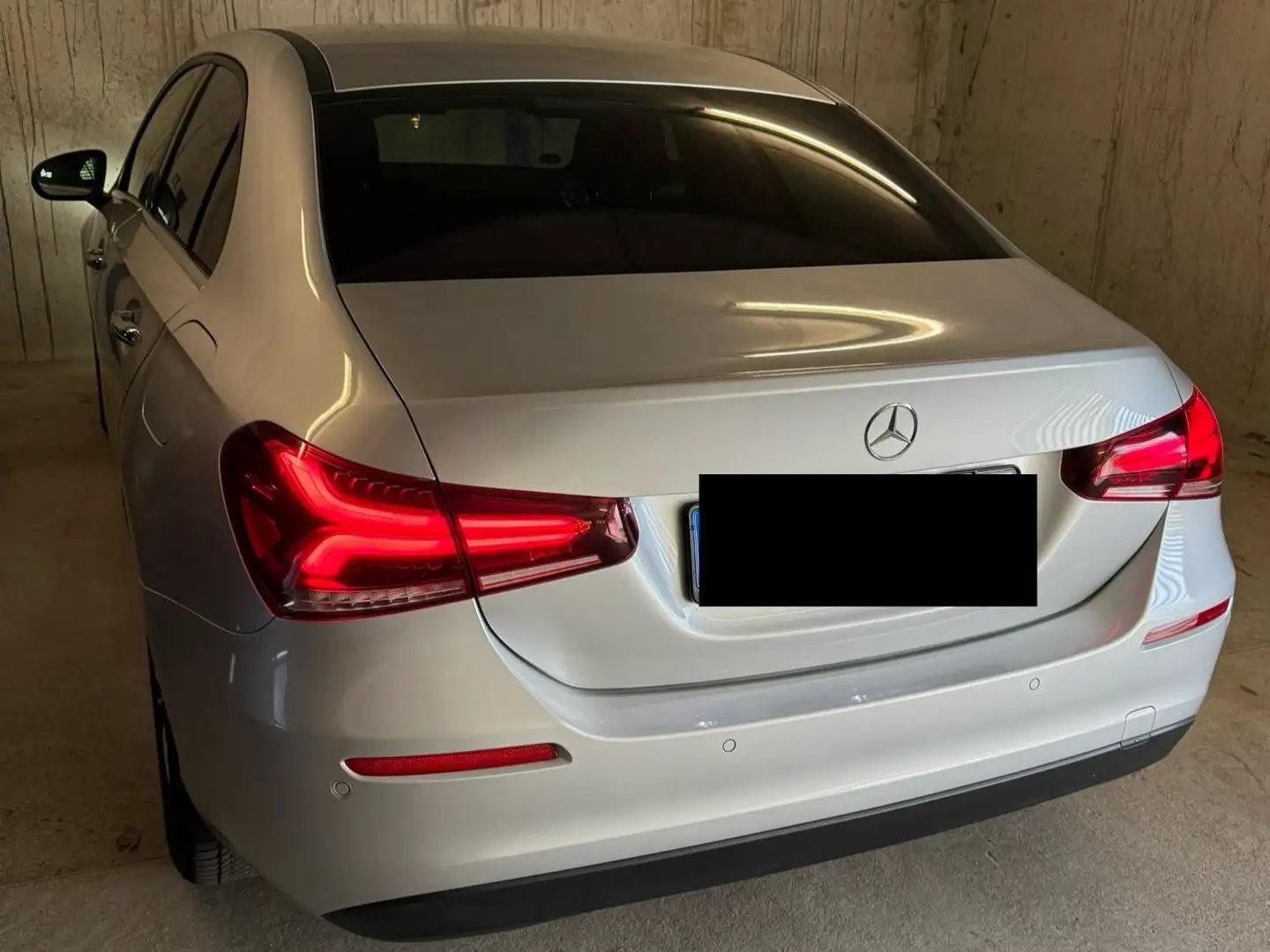 Mercedes-Benz A 200 A-Klasse Limousine 7G-DCT Edition 19 Plateado - 1