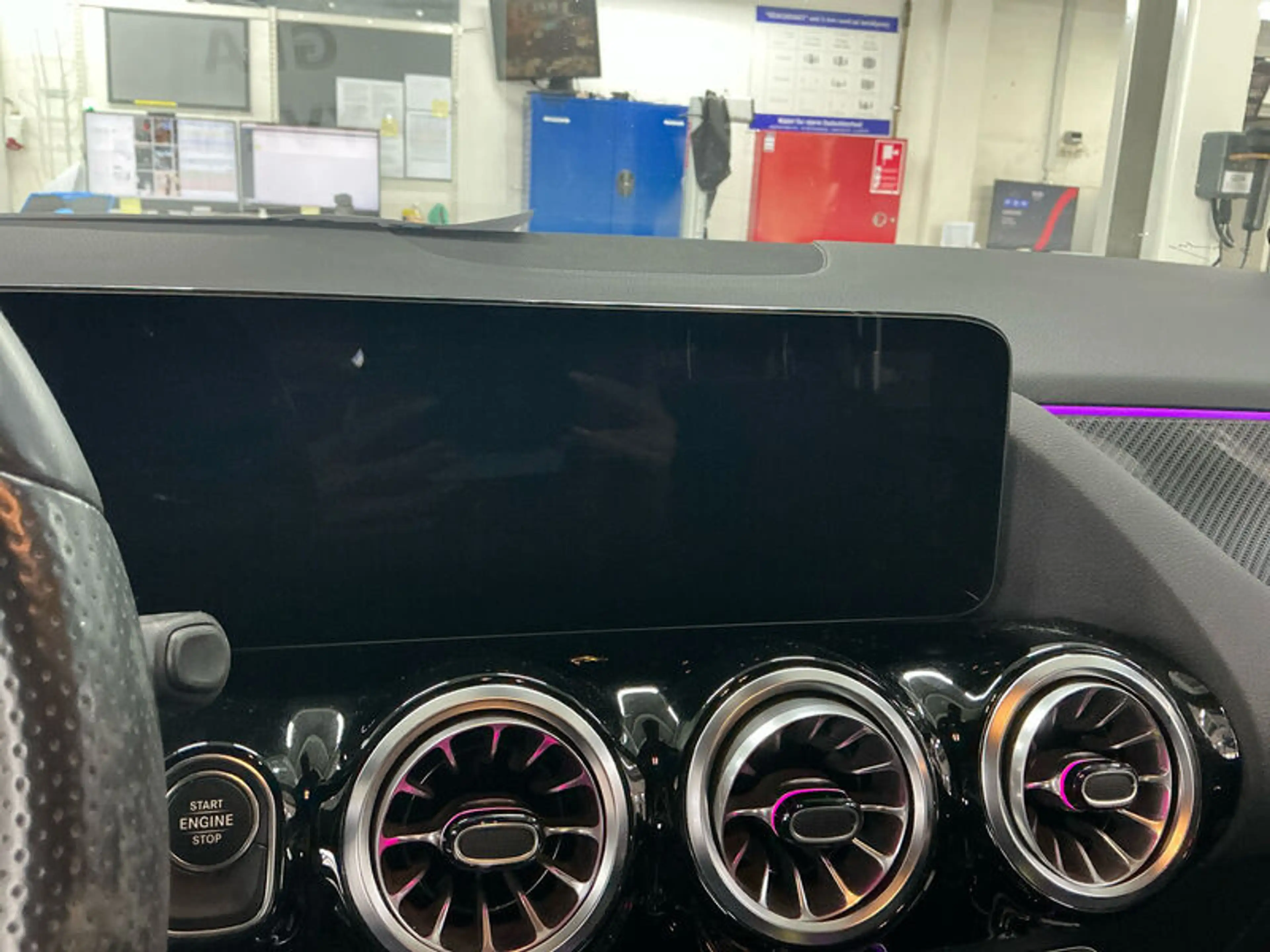 Mercedes-Benz GLA 250 NAVI SPORTSITZE LED RADIO TEMPO MFL PANO SHZ GSD VC AHK KAMERA ACC T-Leder MB-LED — photo 10