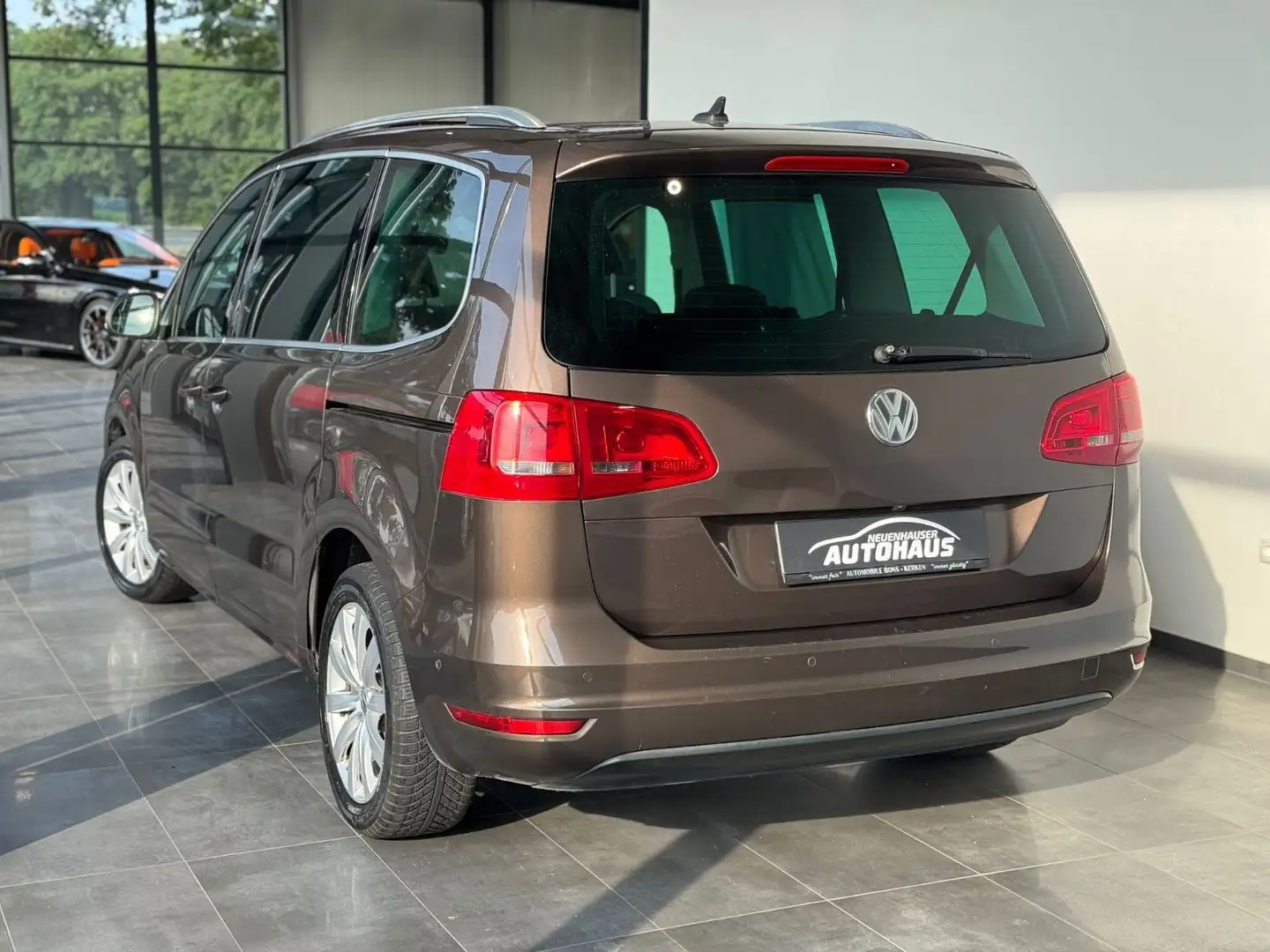 Volkswagen Sharan 2.0 TDI Highline IndividuellLED XENONPANO Maro - 2