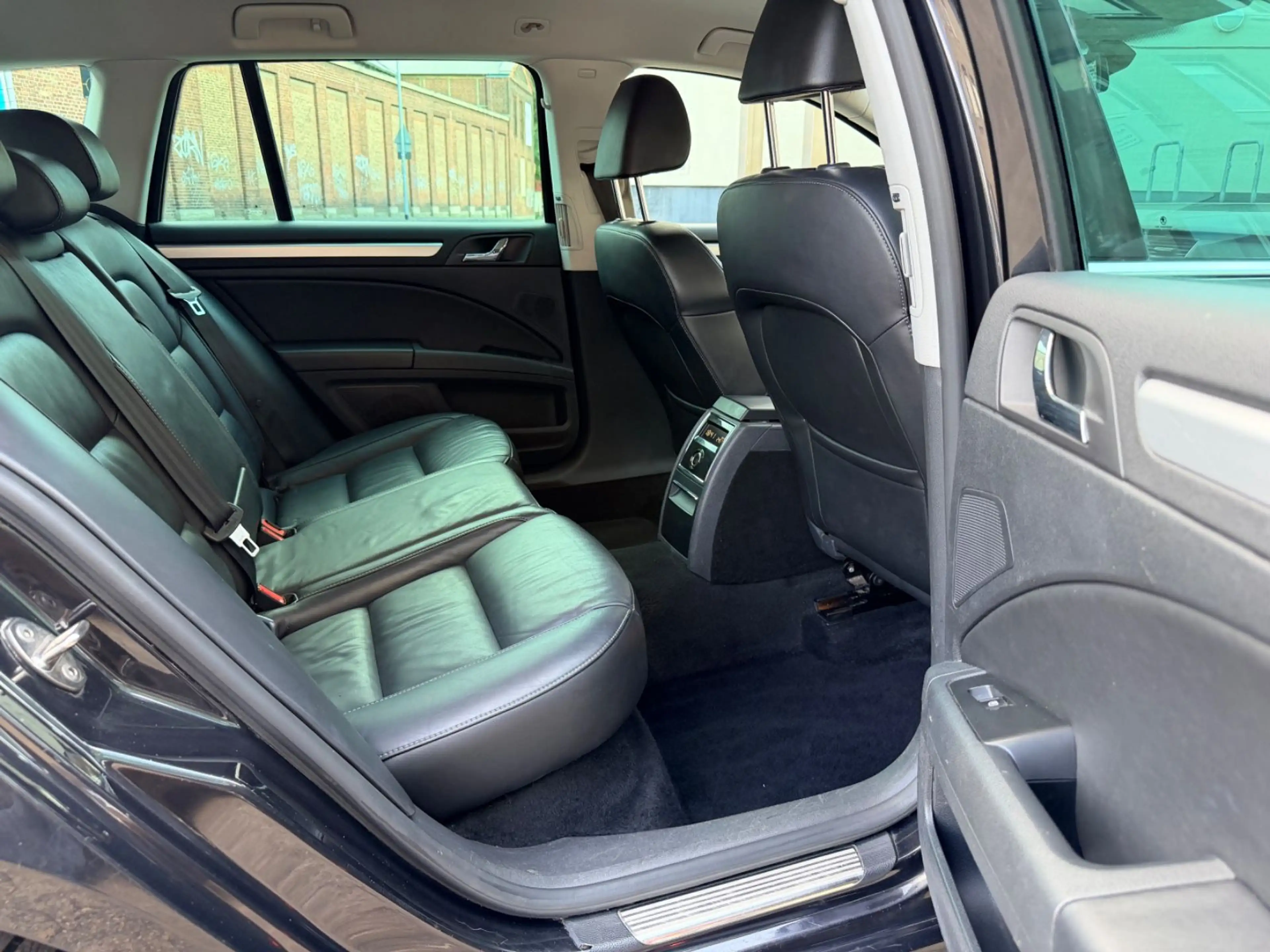 Skoda Superb Combi Elegance 2.0 TDI Leder Xenon Automa — photo 14