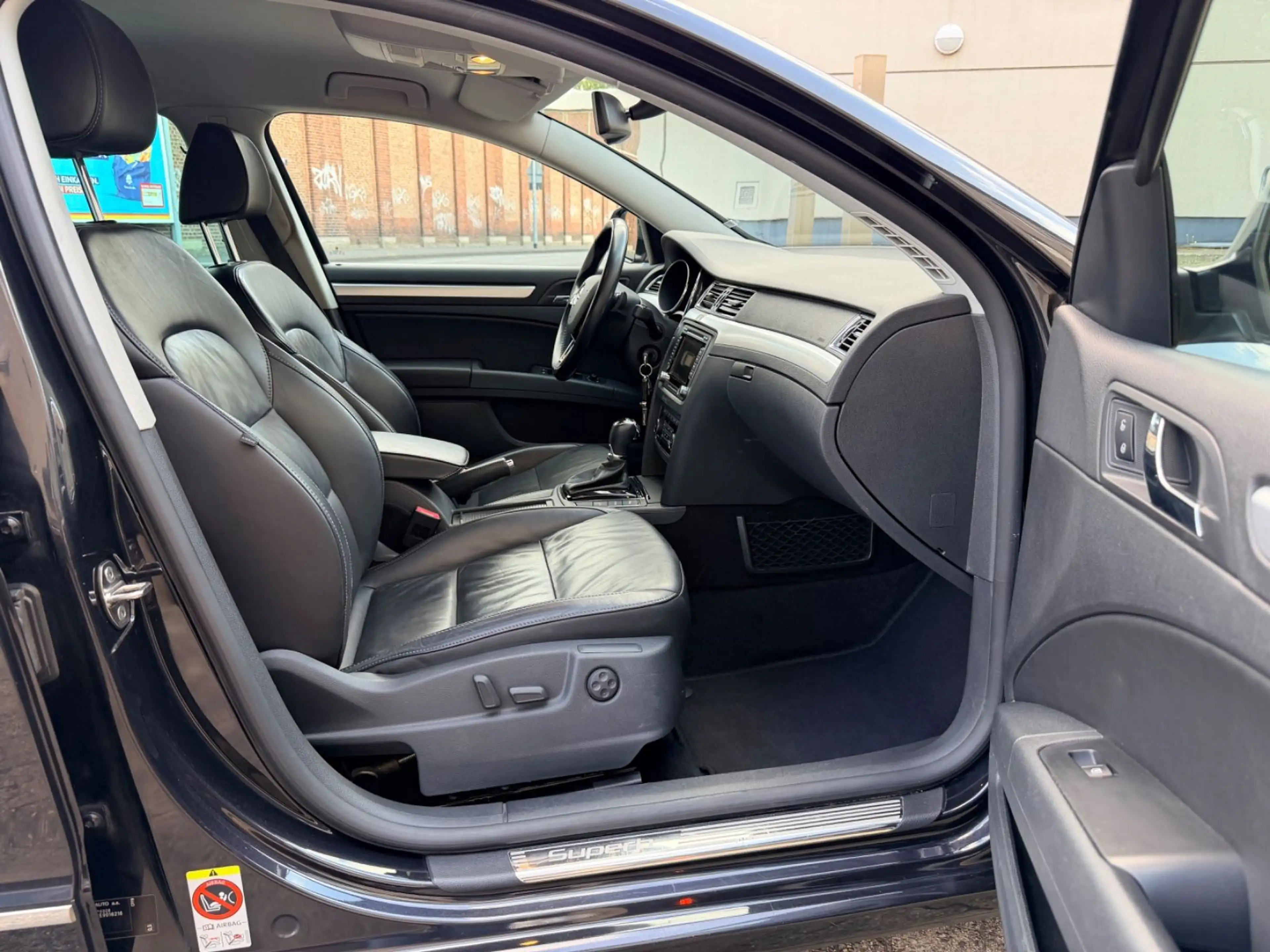 Skoda Superb Combi Elegance 2.0 TDI Leder Xenon Automa — photo 12