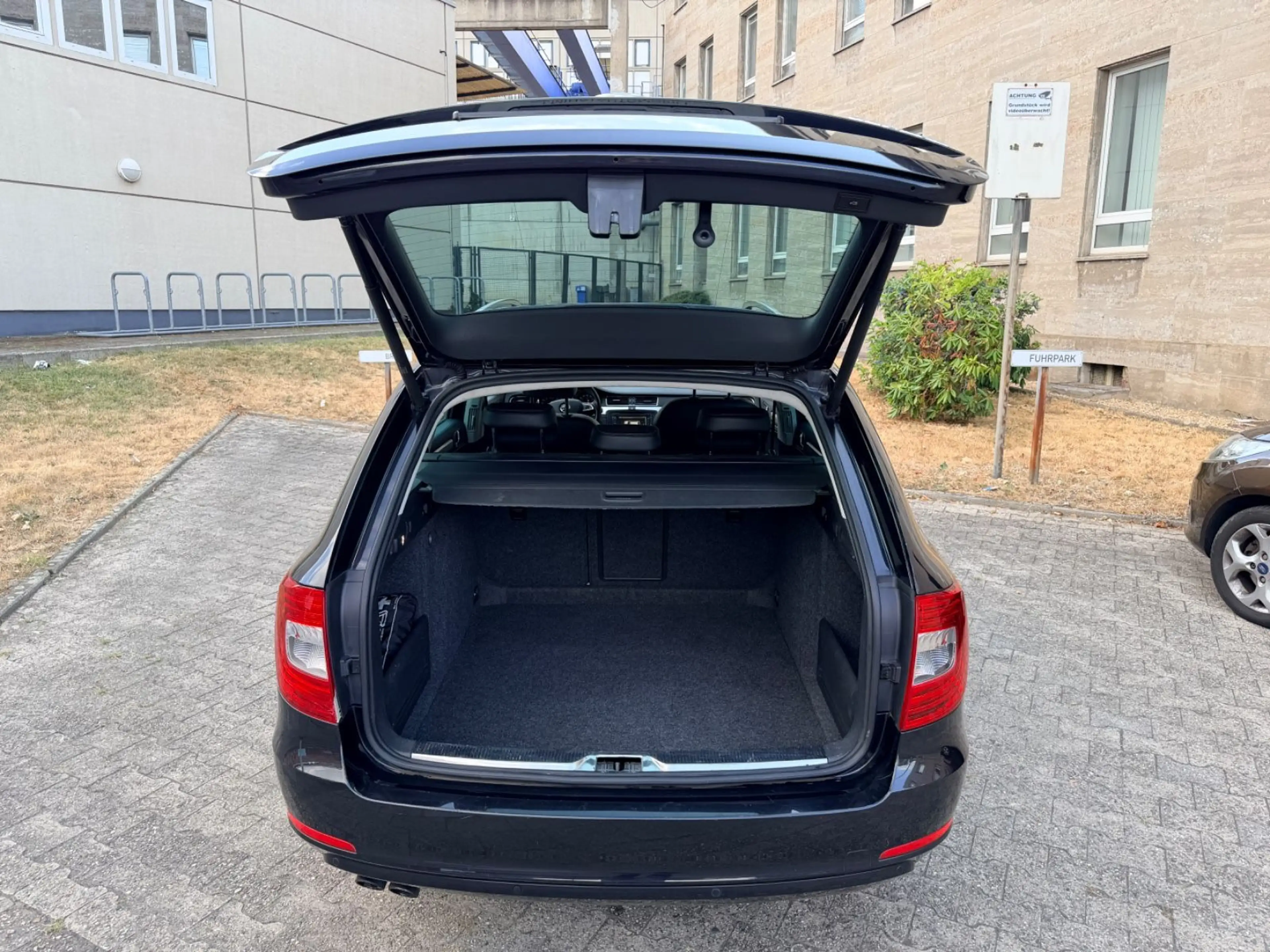 Skoda Superb Combi Elegance 2.0 TDI Leder Xenon Automa — photo 15