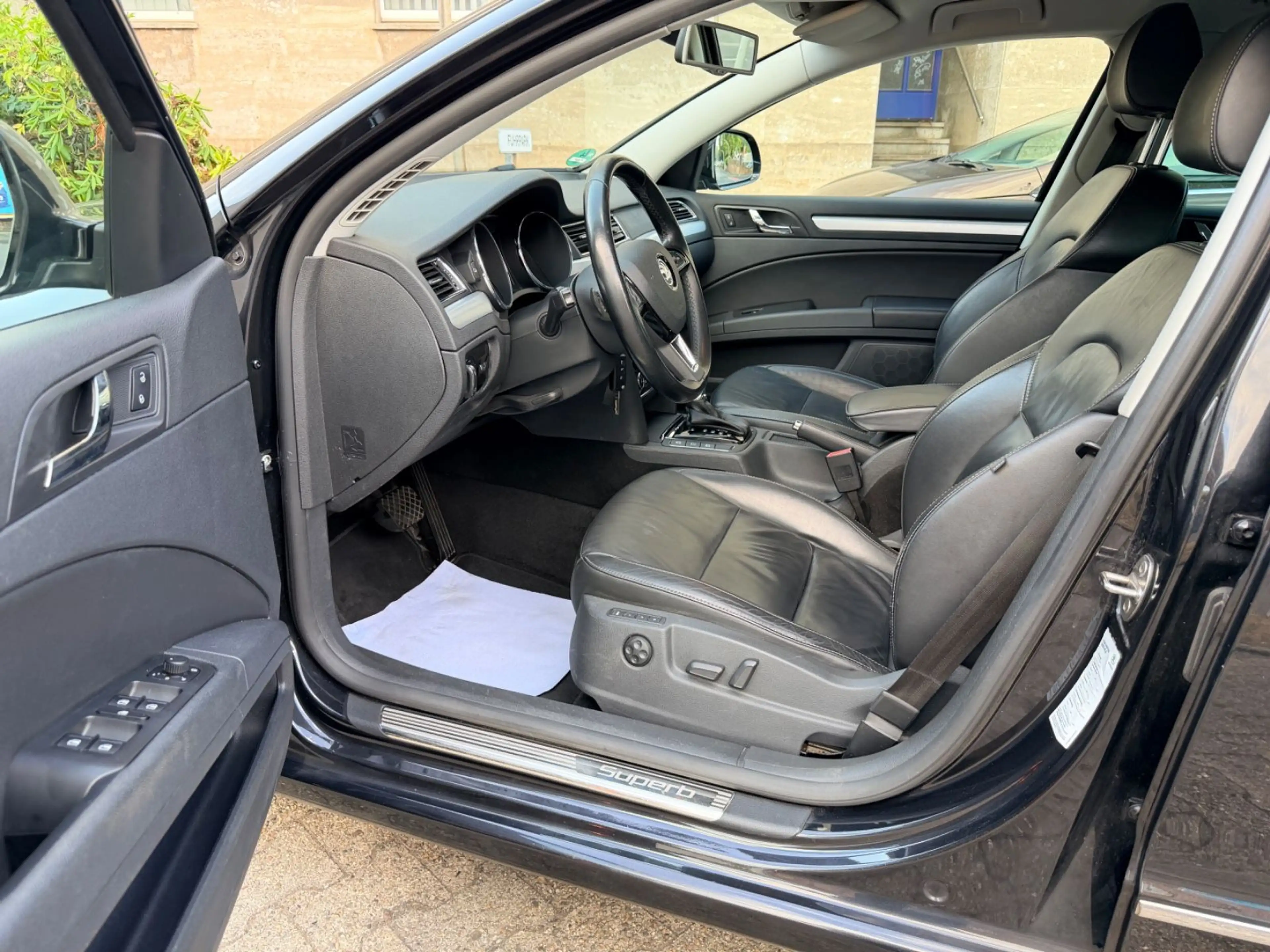 Skoda Superb Combi Elegance 2.0 TDI Leder Xenon Automa — photo 17