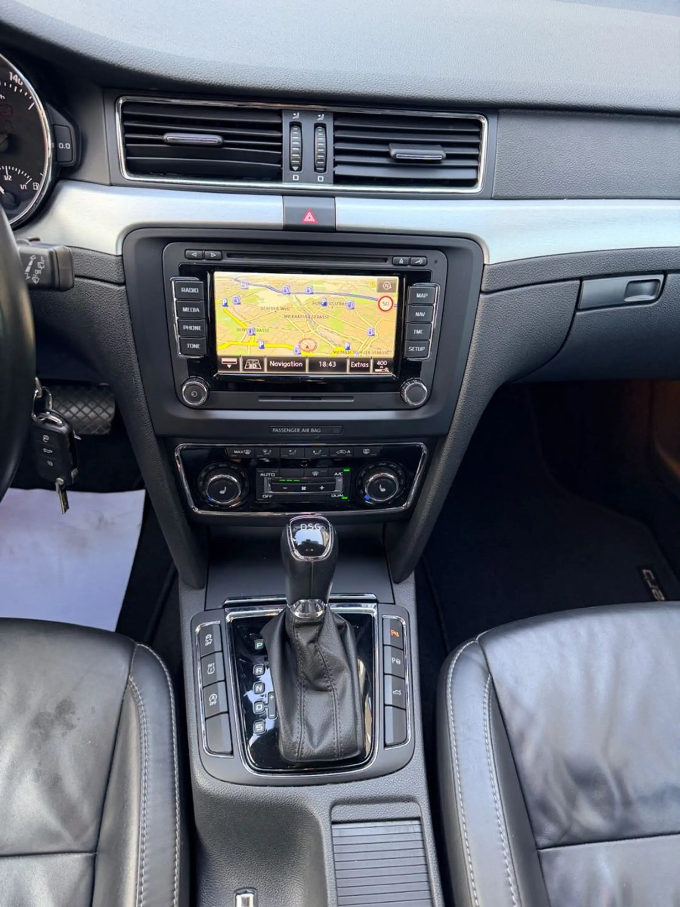 Skoda Superb Combi Elegance 2.0 TDI Leder Xenon Automa — photo 23