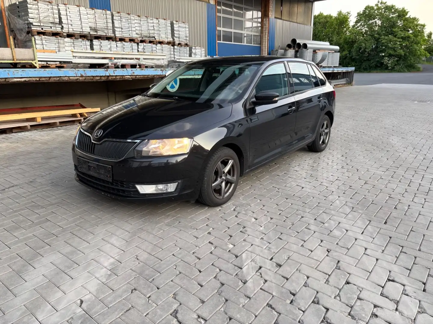 Skoda Rapid/Spaceback 1.4 TDI Spaceback Ambition Schwarz - 1
