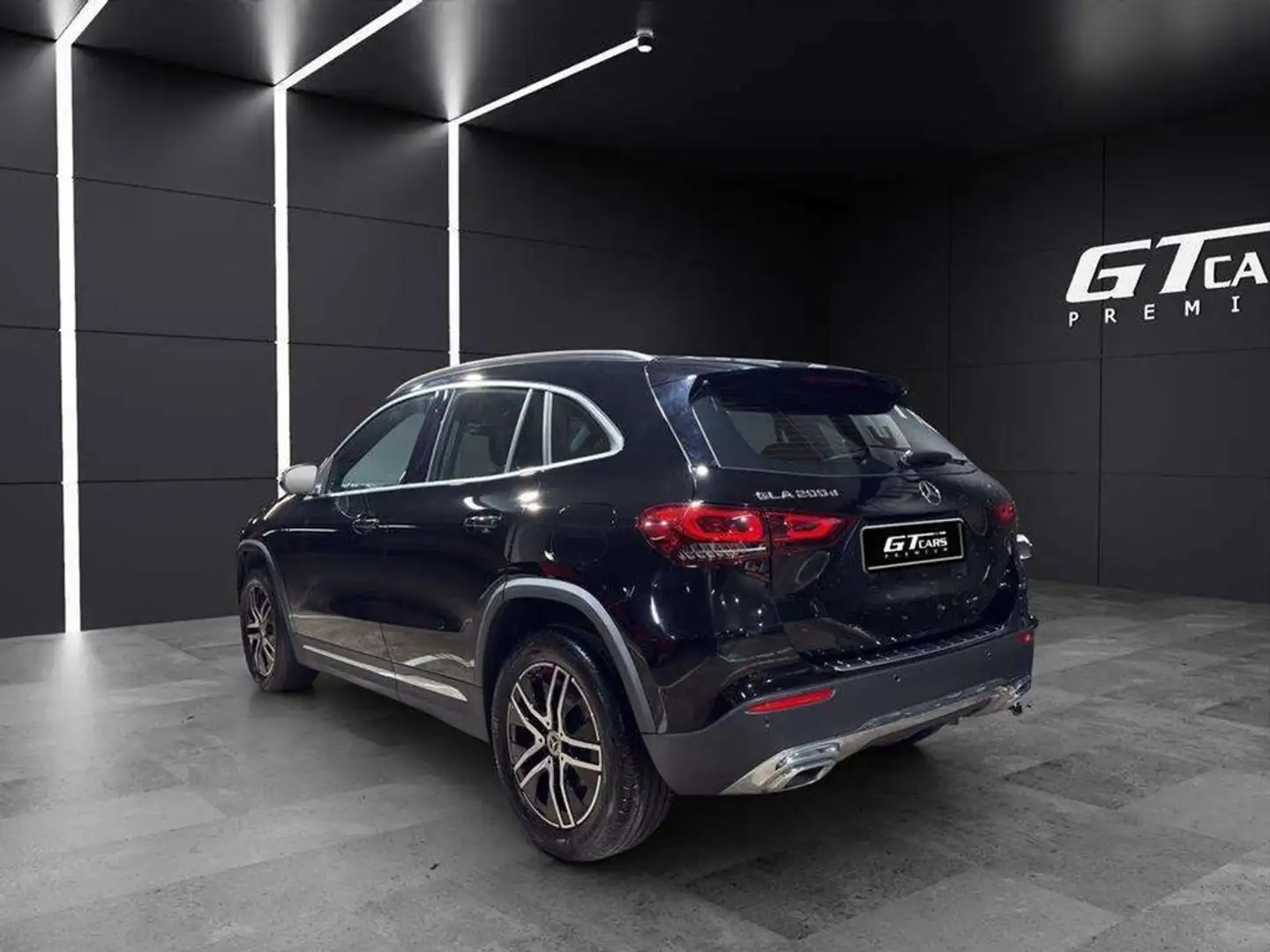 Mercedes-Benz GLA 200 200d Progressive Noir - 2