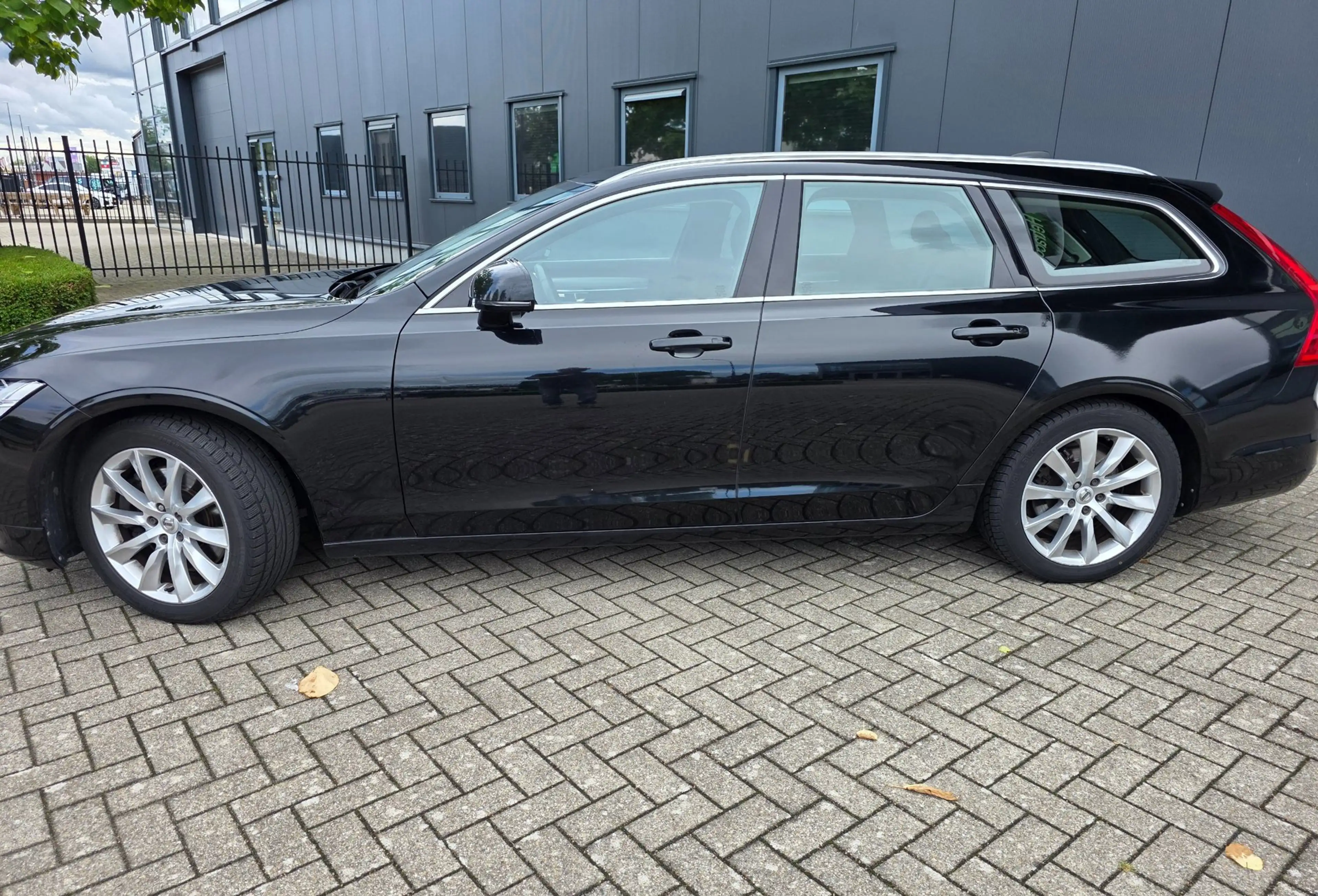 Volvo V90 2.0 T5 Momentum — photo 11