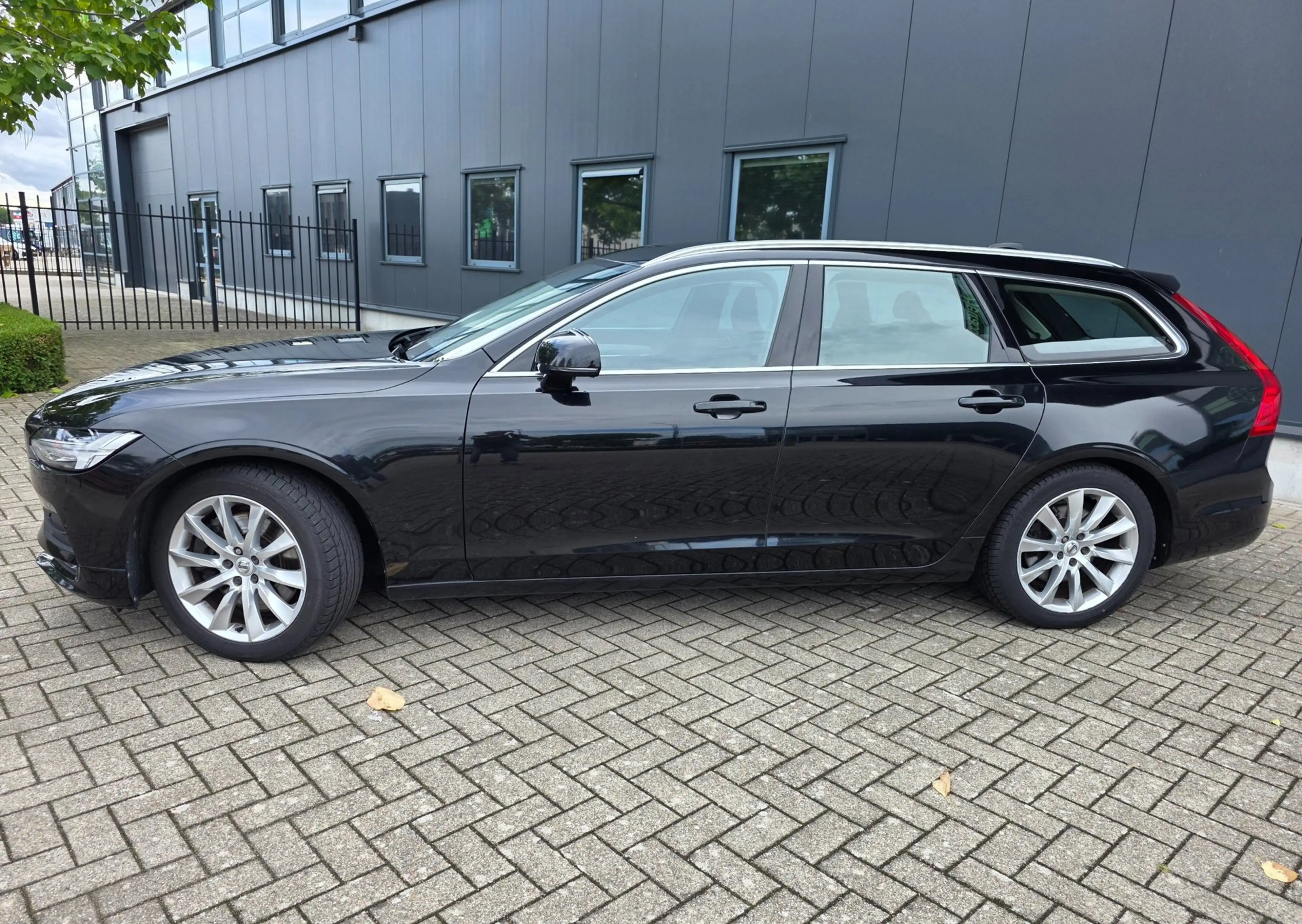 Volvo V90 2.0 T5 Momentum — photo 3