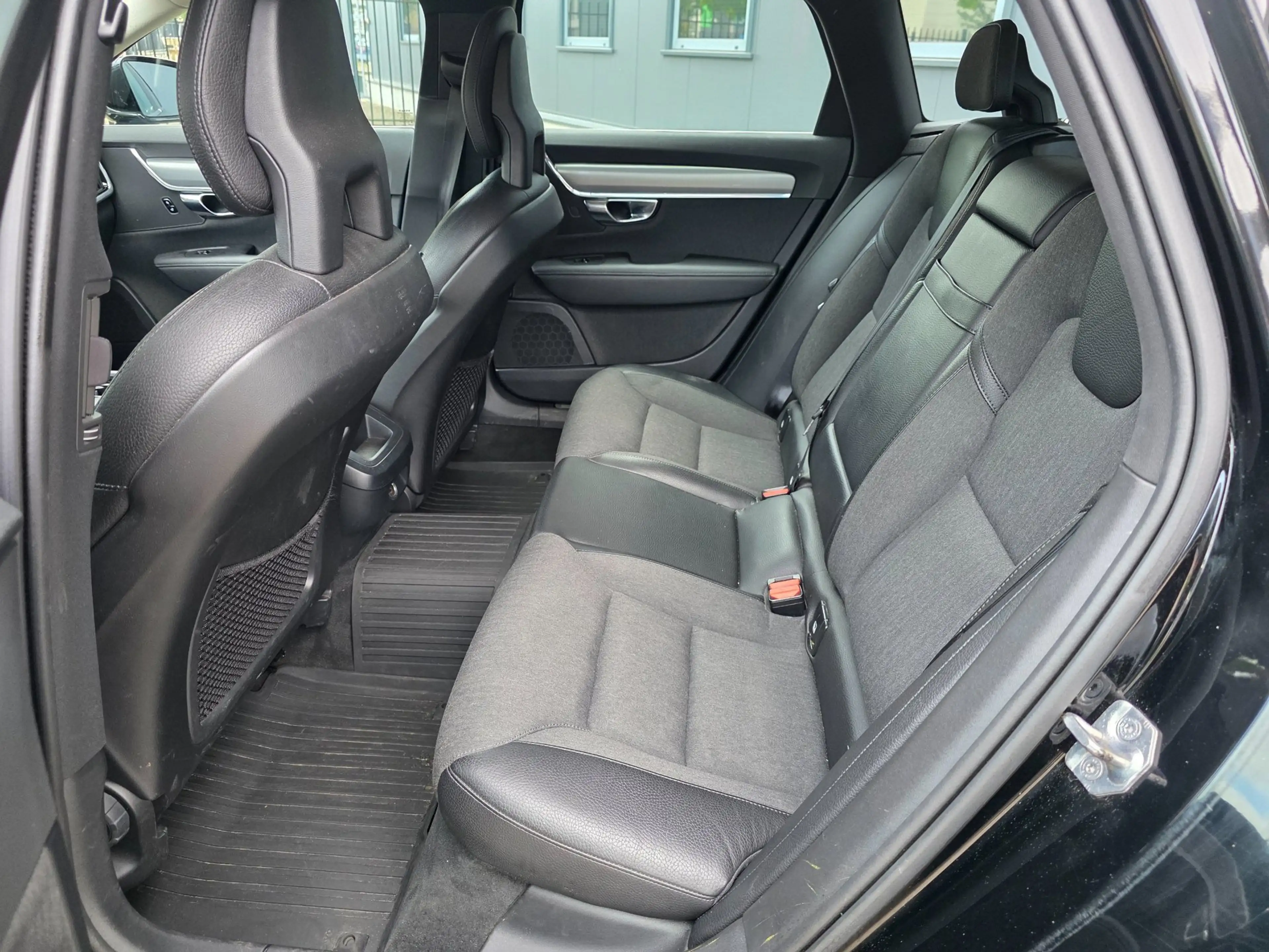 Volvo V90 2.0 T5 Momentum — photo 9