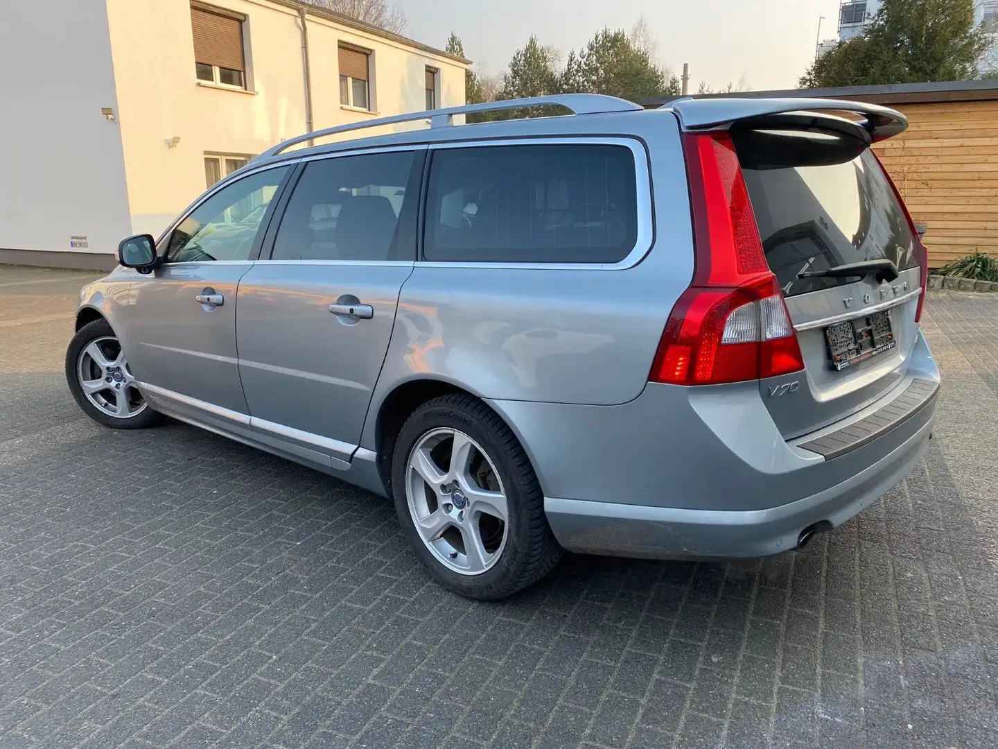 Volvo V70 Kombi Summum AWD- LEDER+NAVI+LPG Plateado - 1