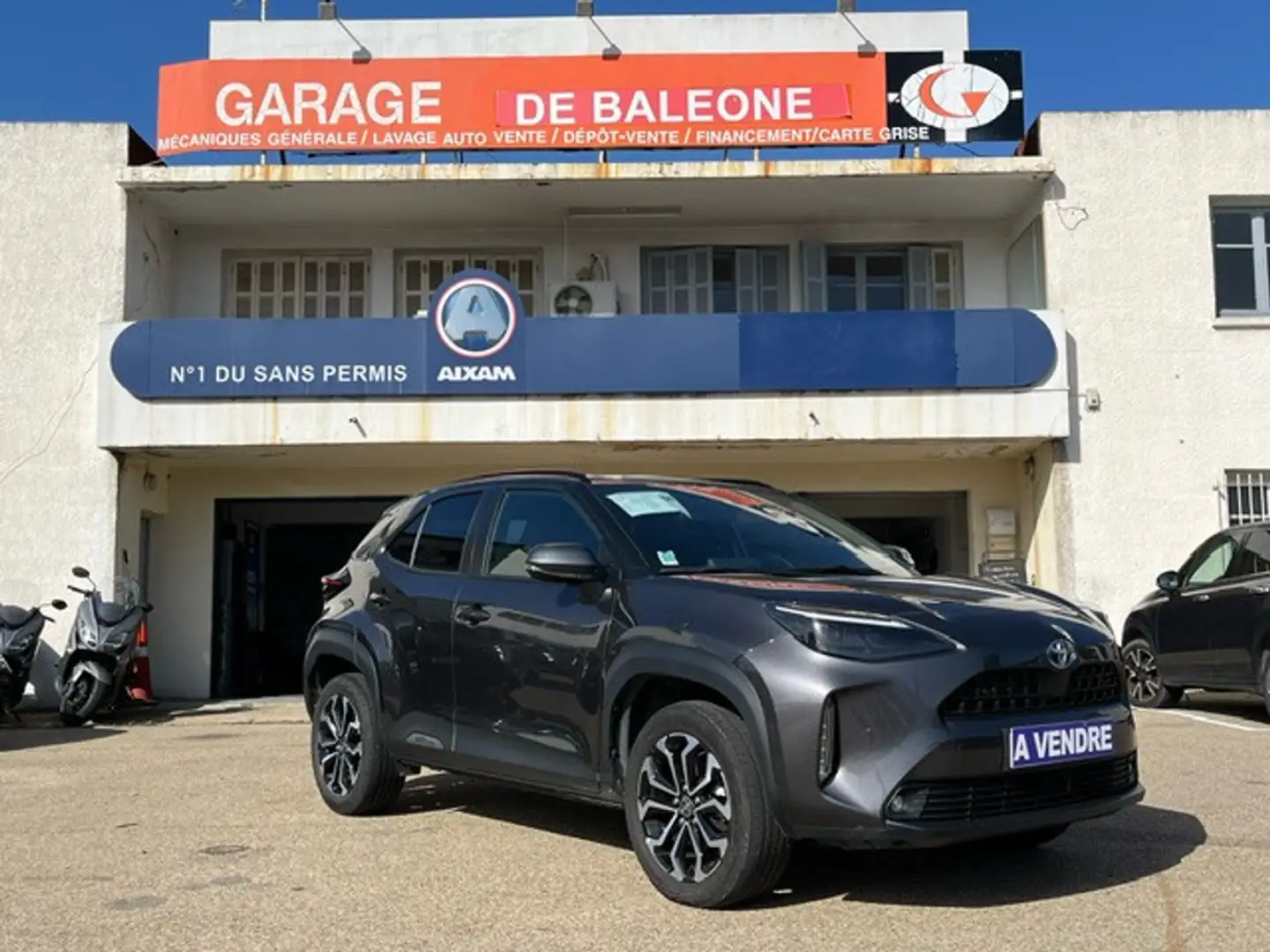 Toyota Yaris Cross DESIGN MY22 Grau - 1