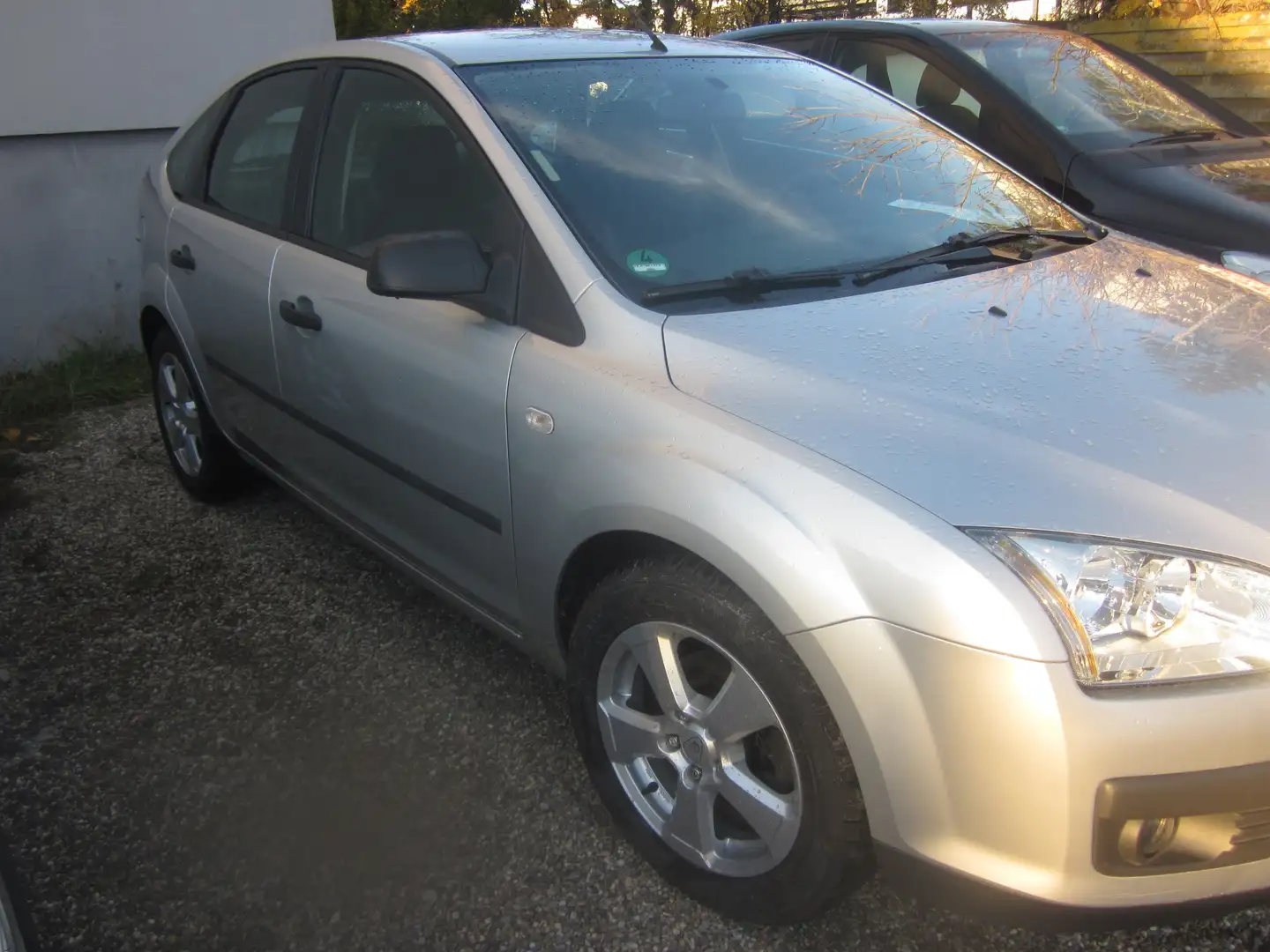 Ford Focus Focus Fließheck 5-Türer 1.6 16V Trend Silber - 2