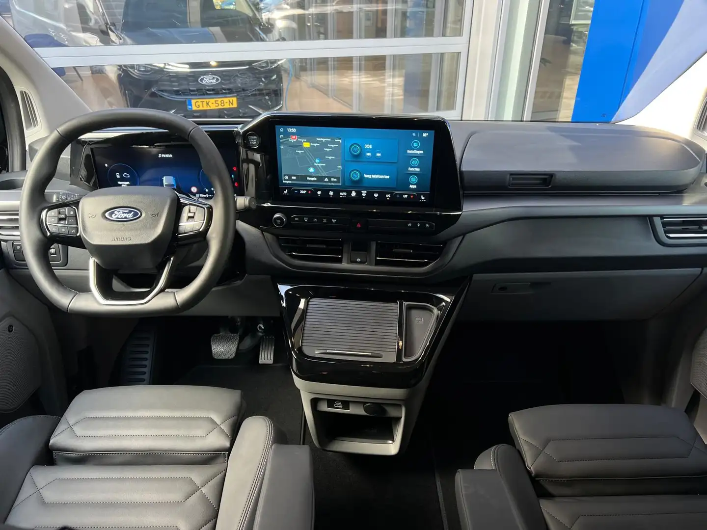 Ford Tourneo Custom 2.5 Plug-IN Hybrid 233 PK L2H1 Titanium X | Incl. Zwart - 2