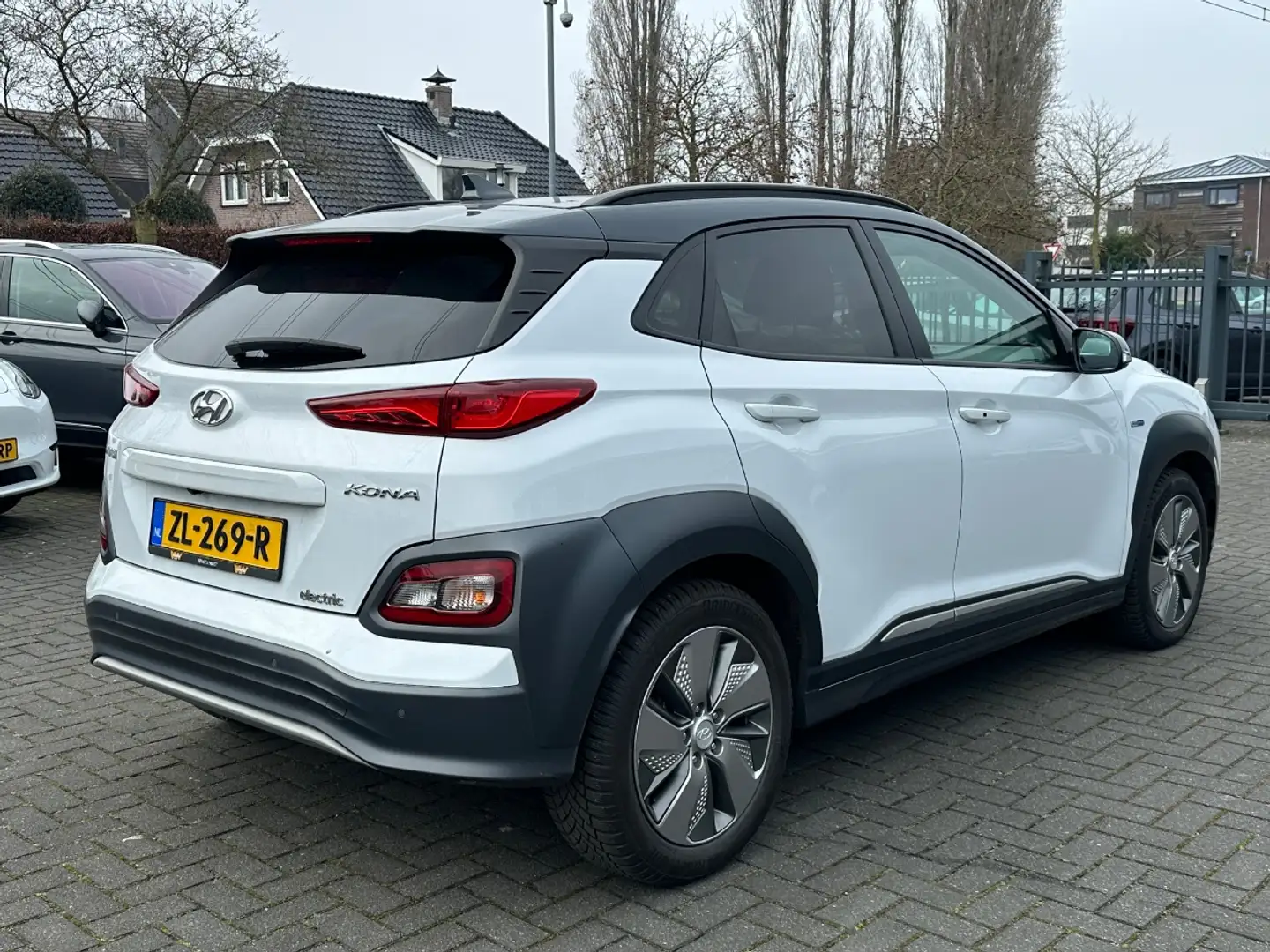 Hyundai KONA EV Premium 64kWh | SoH 94% | Leer | Navi | Trekhaa Blanc - 2