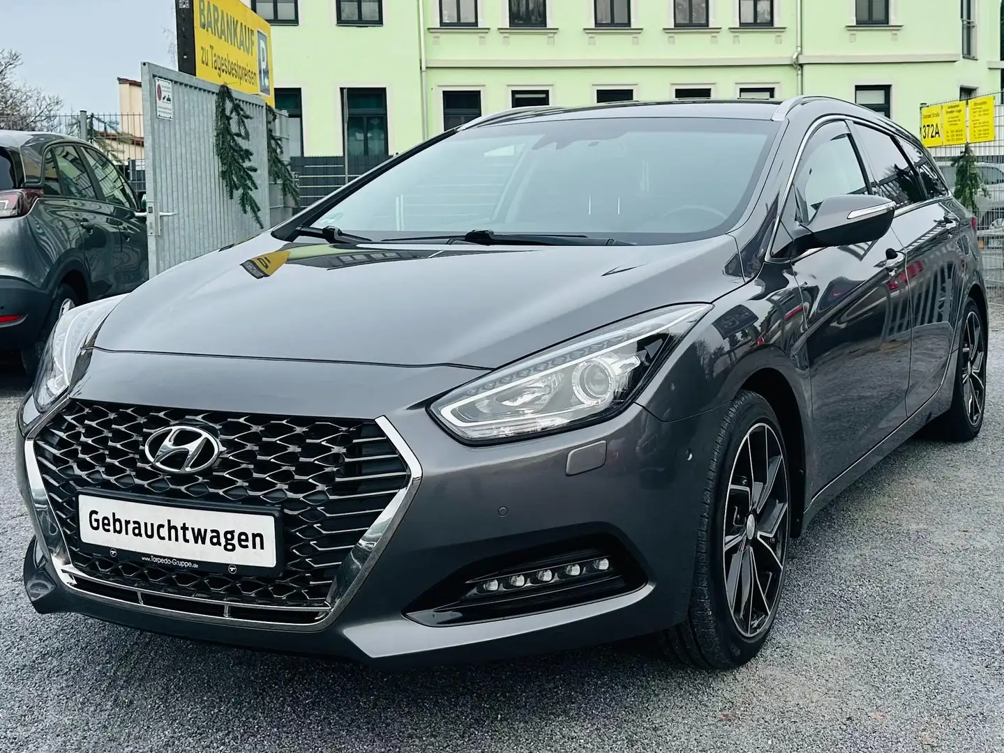 Hyundai i40 Space Plus 2.HAND 150 TKM CAMERA NAVI KLIMA ALU SH Gris - 2