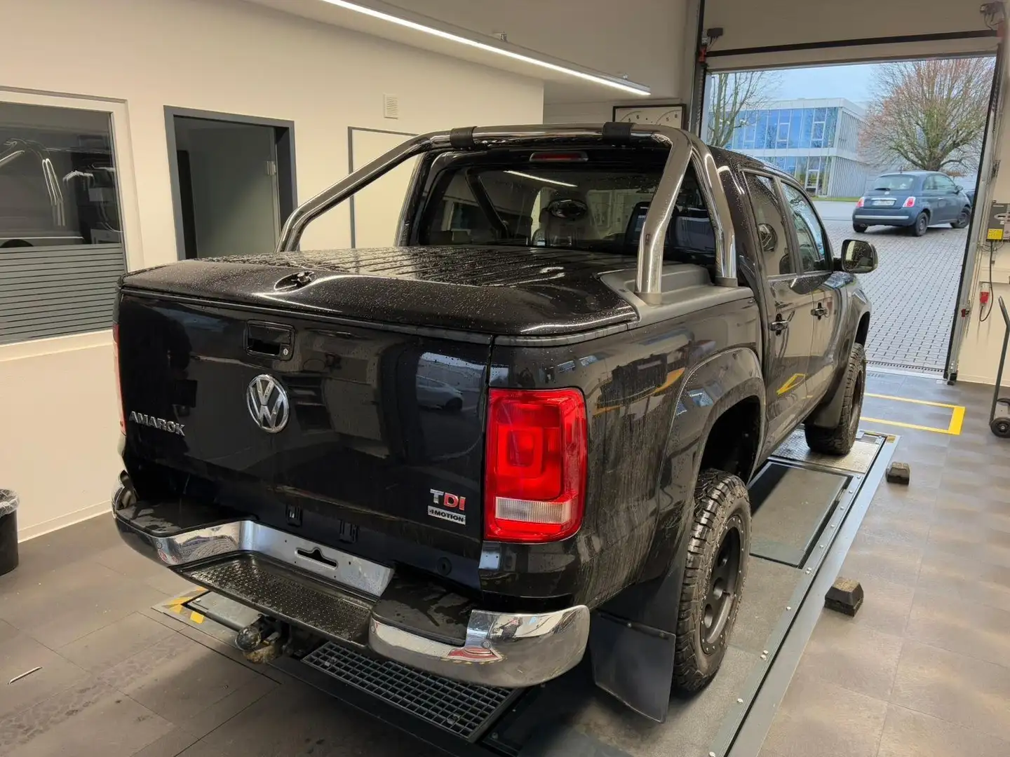 Volkswagen Amarok 4Motion 2.0 TDI DoKa Highline/DELTA/LEDER Černá - 2