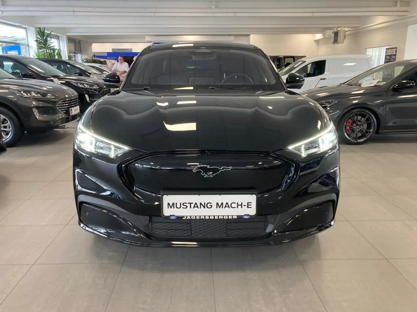Ford Mustang Mach-E 88kWh AWD Elektro Extended Range Schwarz - 2