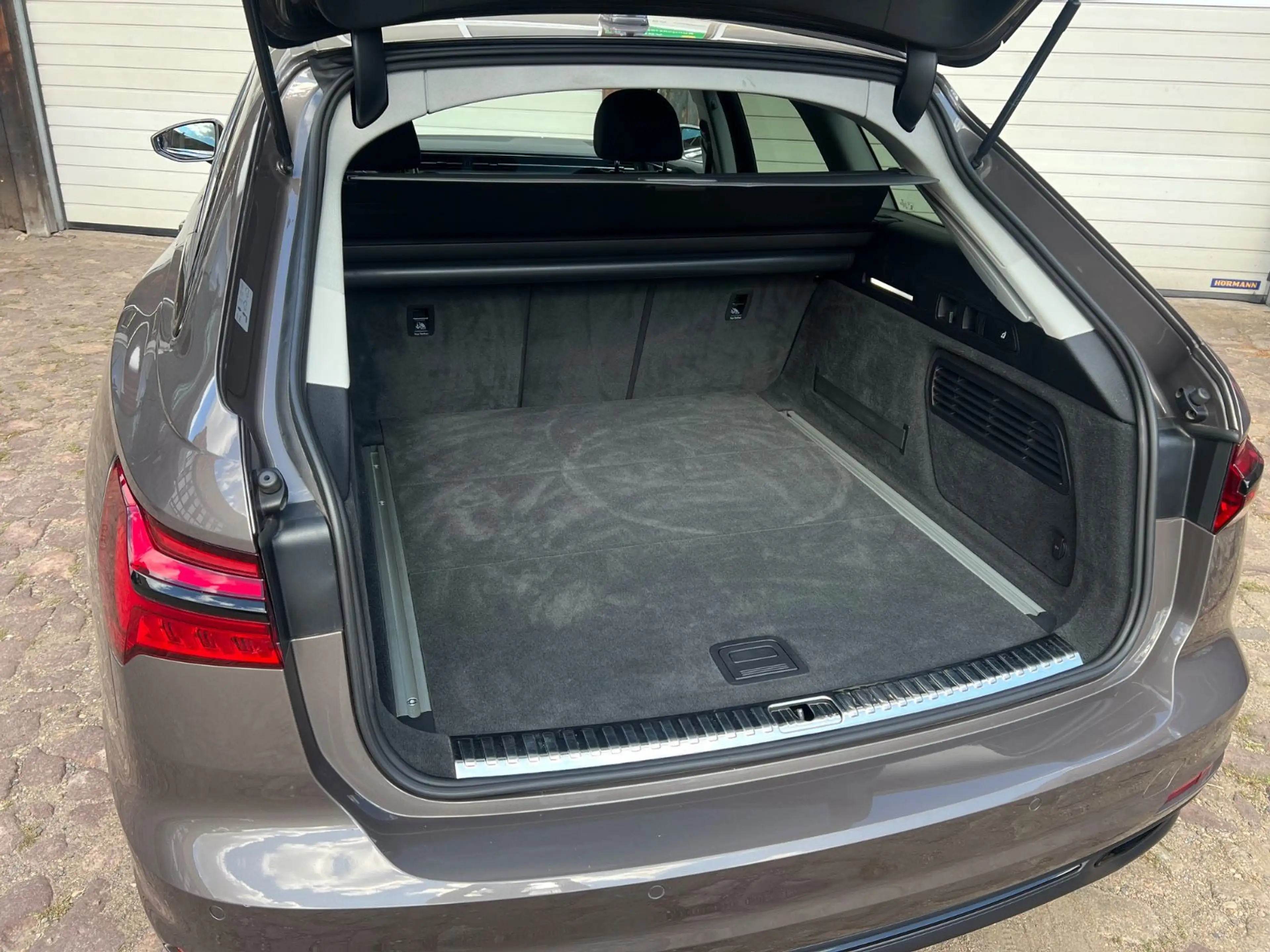 Audi A6 Avant 40 TDI sport * HDMatrix-LED * AHK — photo 6