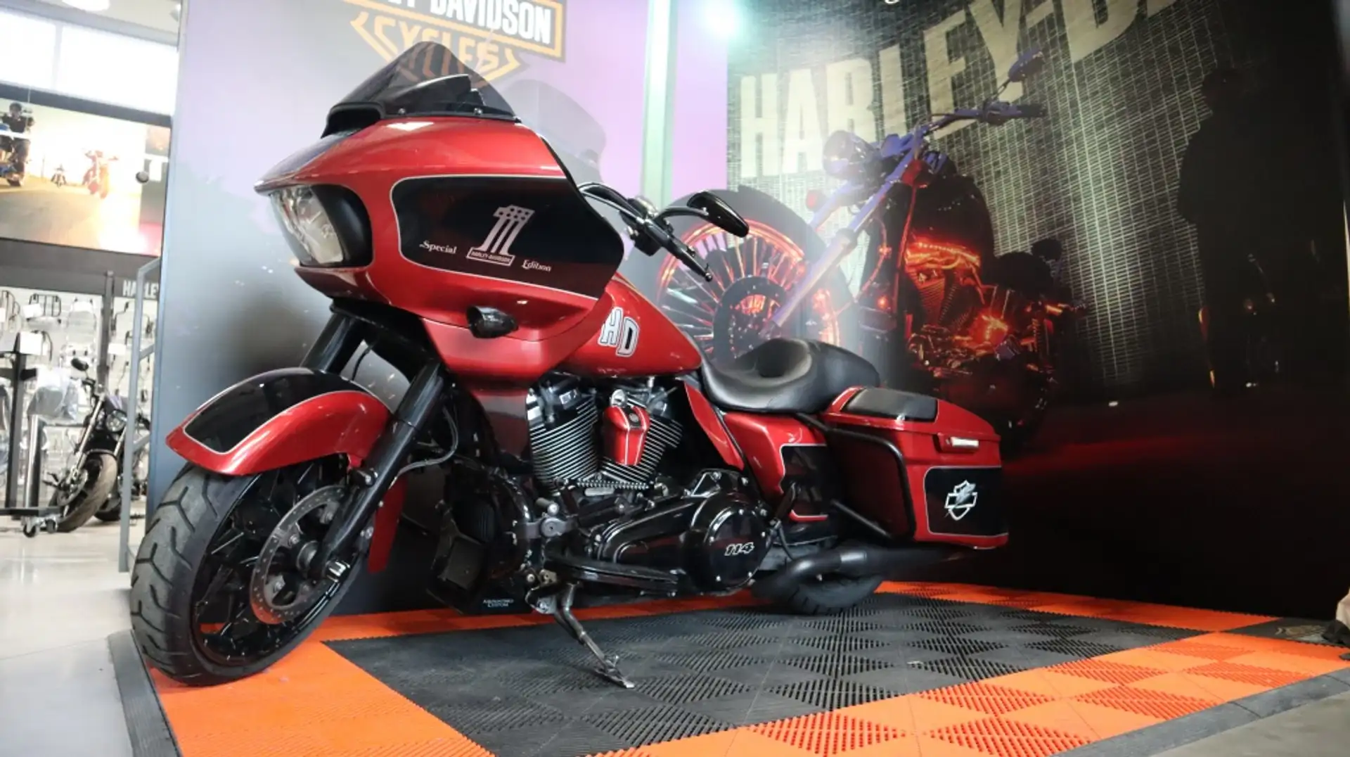 Harley-Davidson Road Glide Chopper Spécial Rood - 1