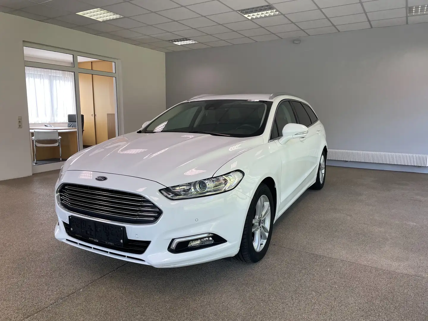 Ford Mondeo 1,5 TDCI Titanium Traveller Weiß - 2