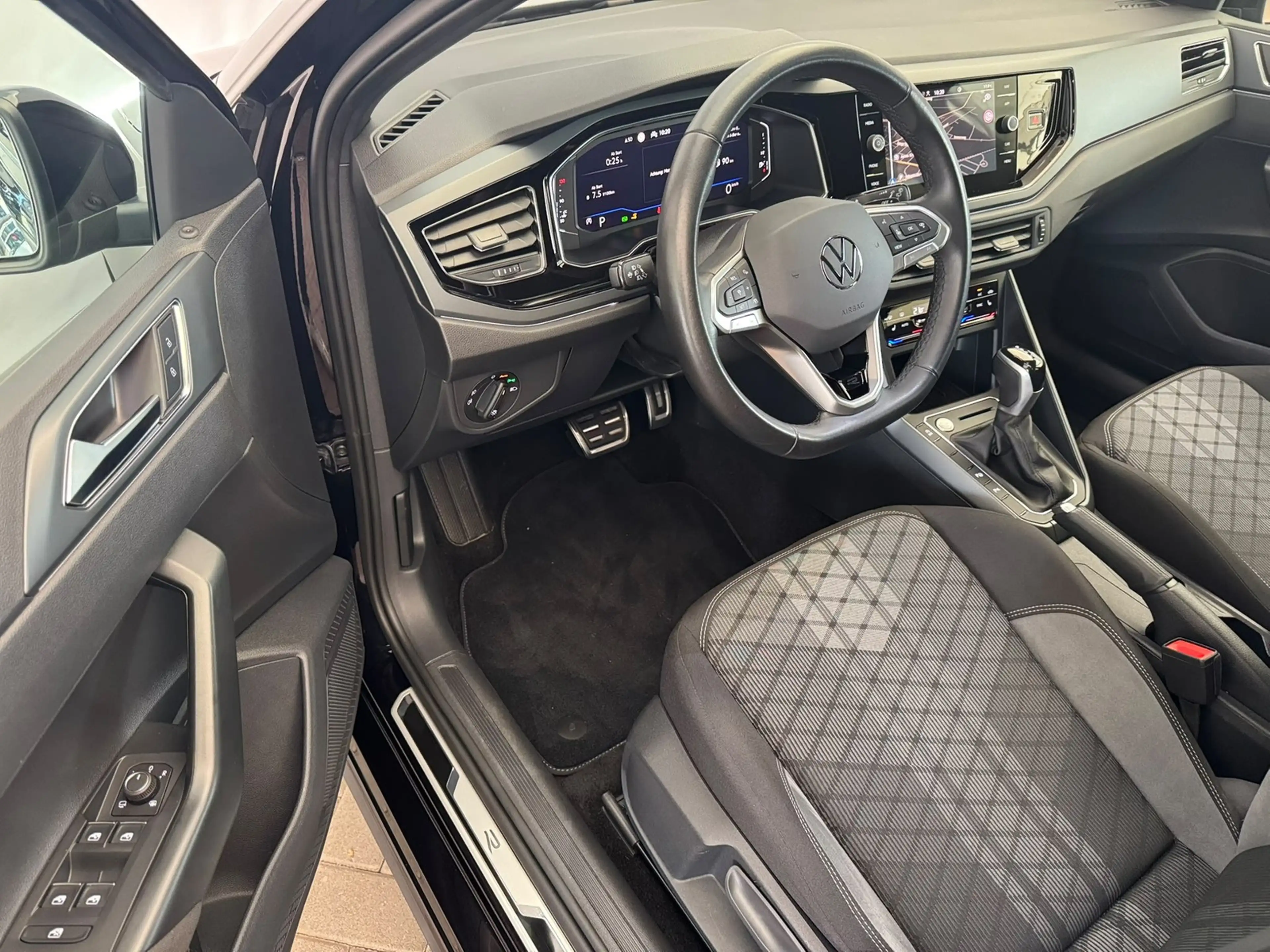 Volkswagen Polo R-Line 1.0TSI DSG+KAMERA+ACC+NAVI+KEYLESS — photo 9