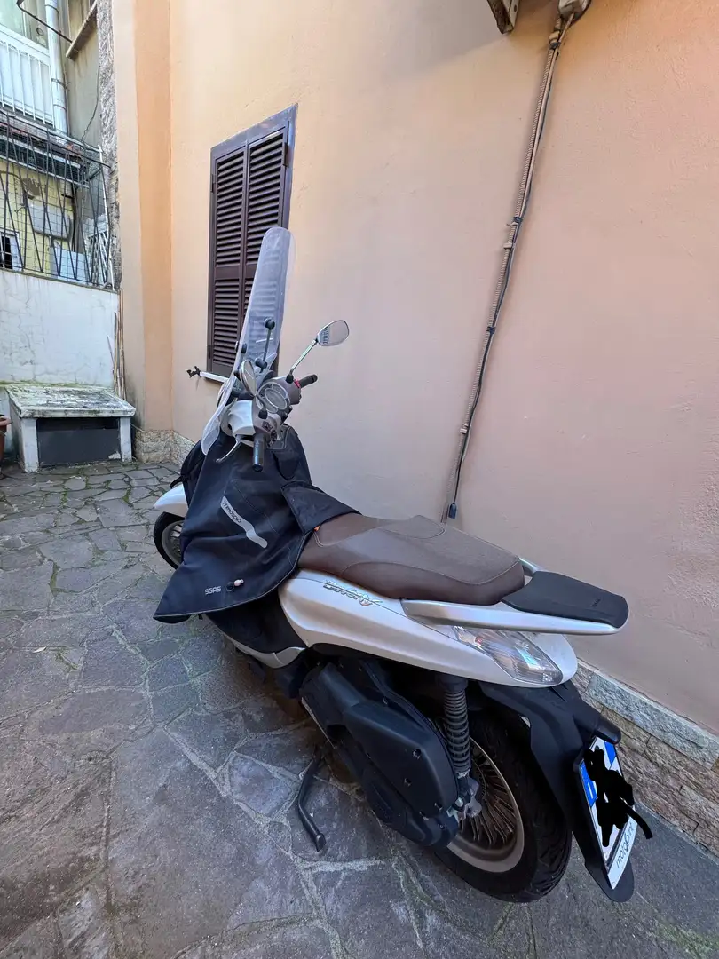 Piaggio Beverly 300 Blanc - 2