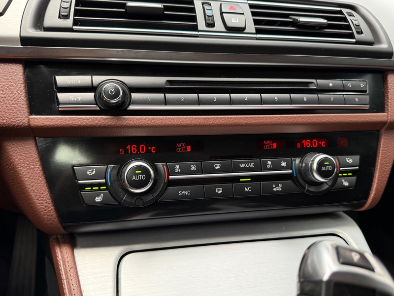 BMW 528 5-serie Touring 528xi M Sport Edition 245 PK / HUD — photo 15