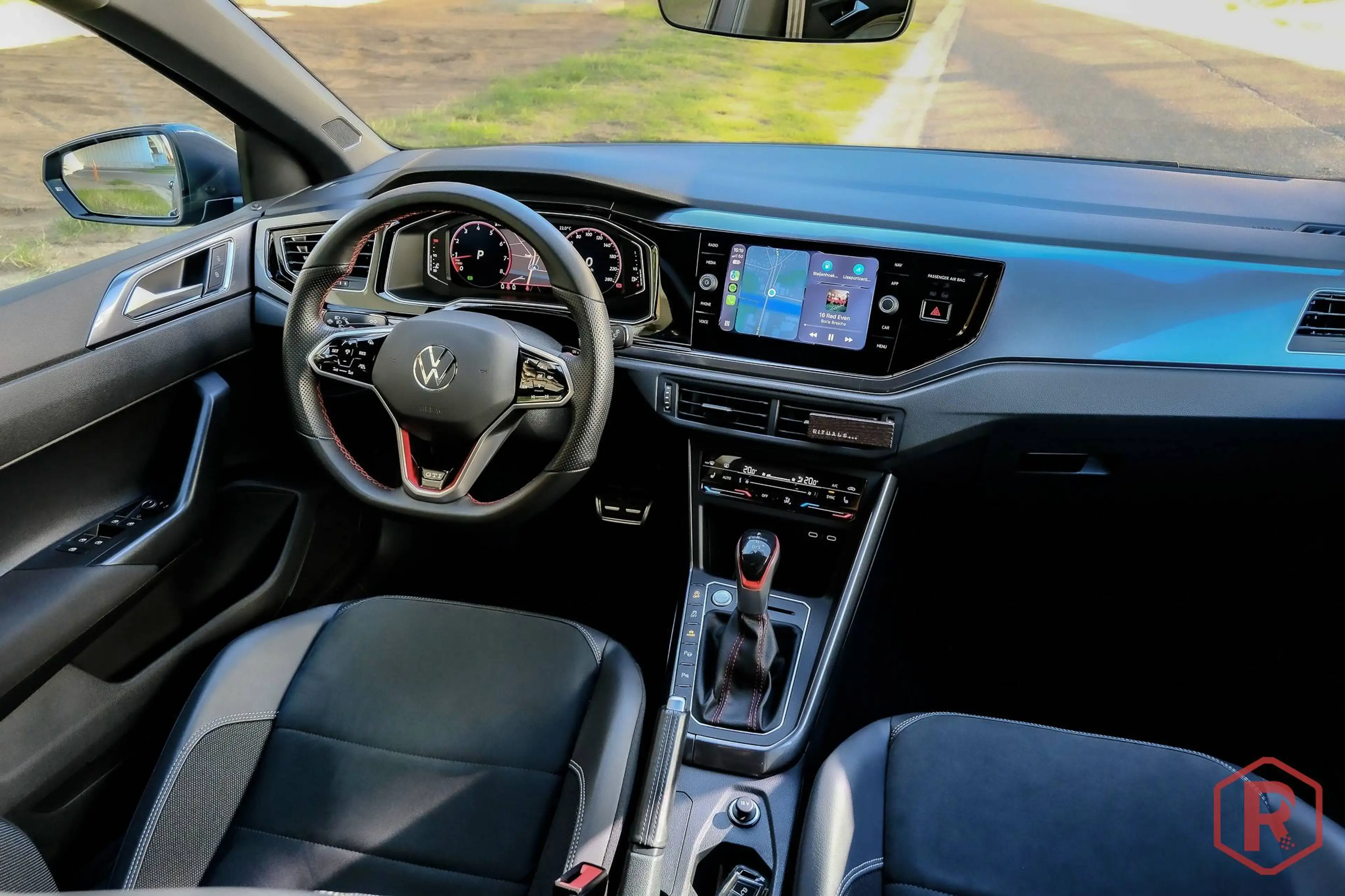 Volkswagen Polo GTI 2.0 TSI 207 DSG IQLight — photo 9