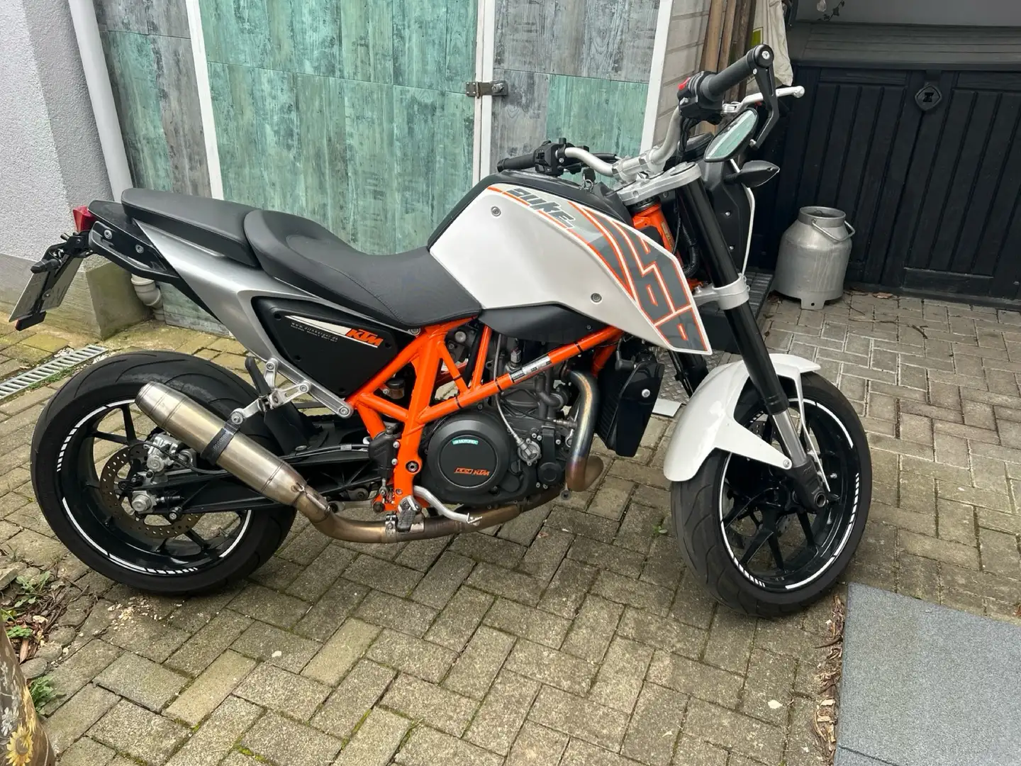 KTM 690 Duke standard Alb - 2