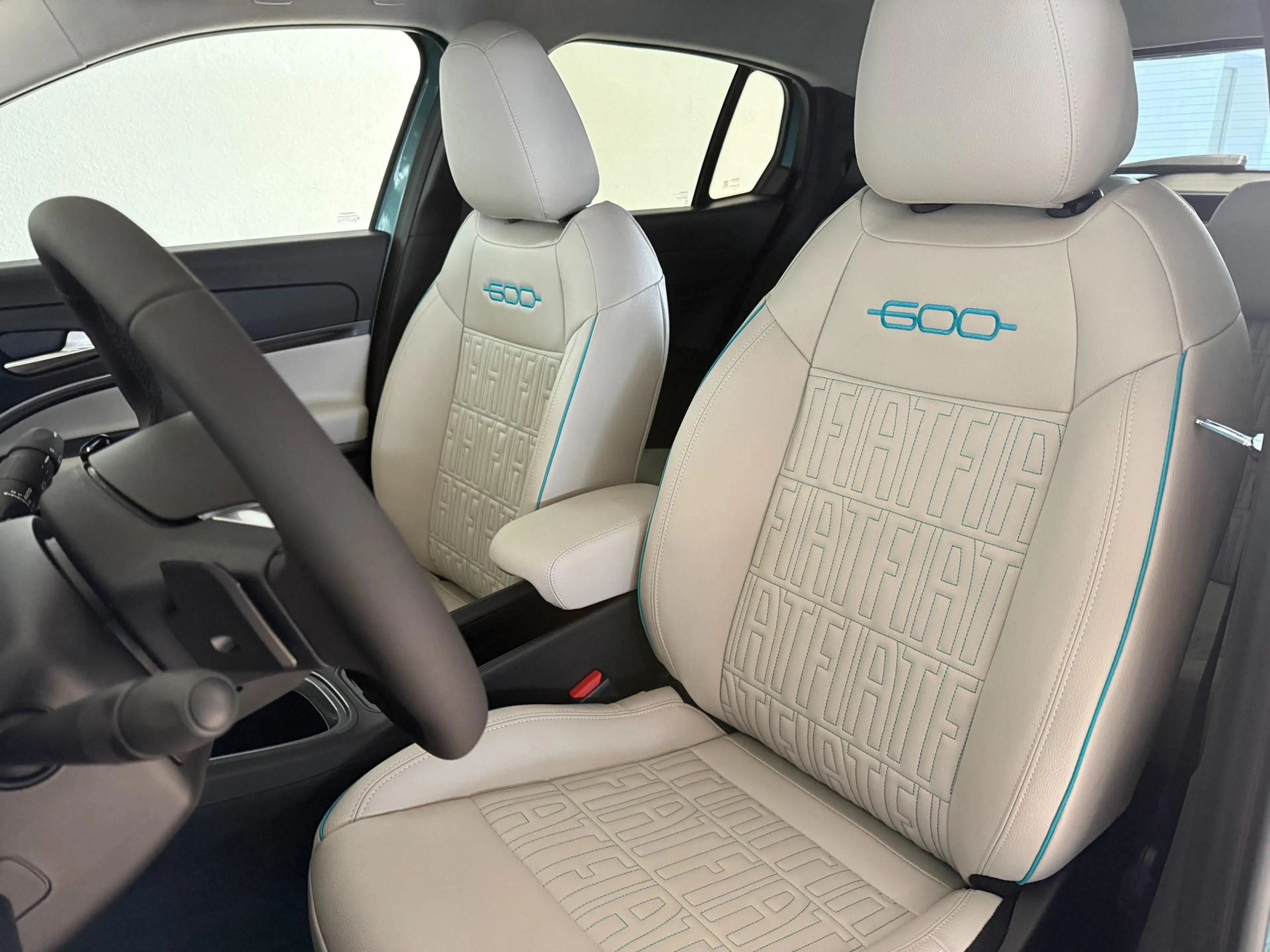 Fiat 600 La Prima Hybrid 1.2 T3 107 kW (145 PS) DCT Klim... — photo 9