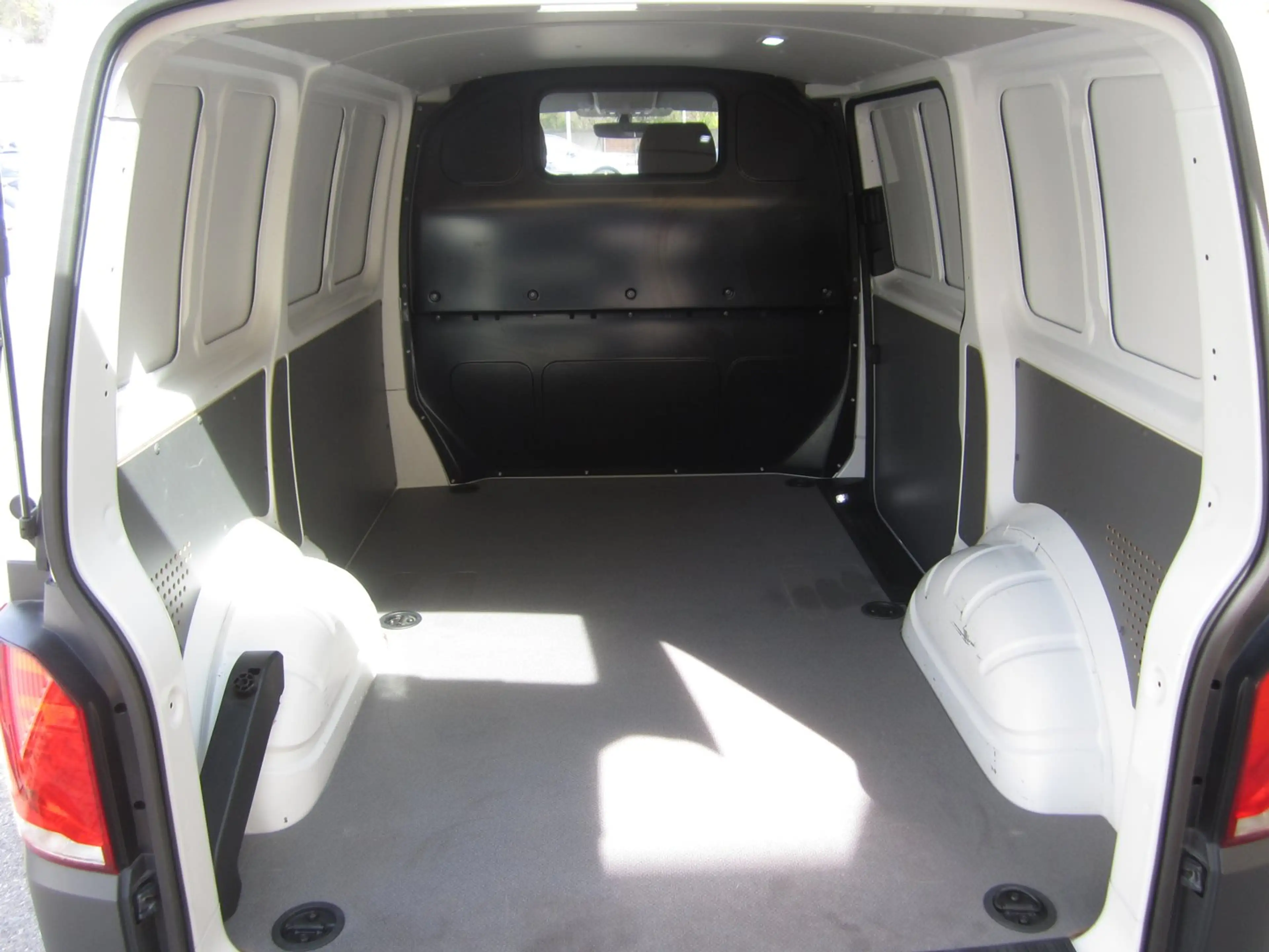 Volkswagen T6.1 Transporter VW Transporter T6.1 Kastenwagen TDI — photo 7