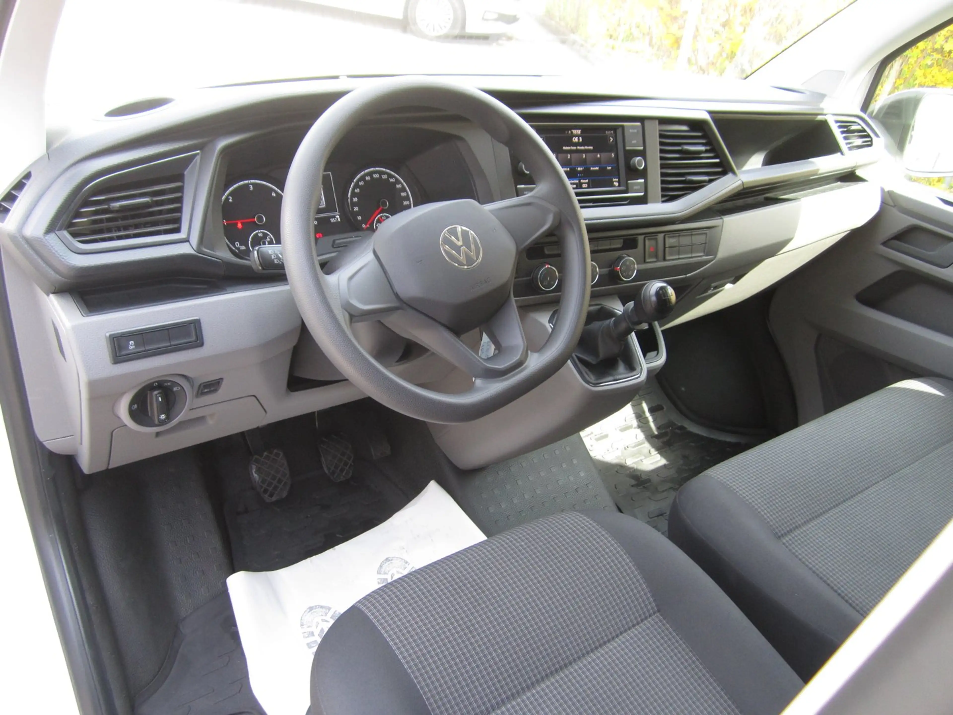 Volkswagen T6.1 Transporter VW Transporter T6.1 Kastenwagen TDI — photo 3