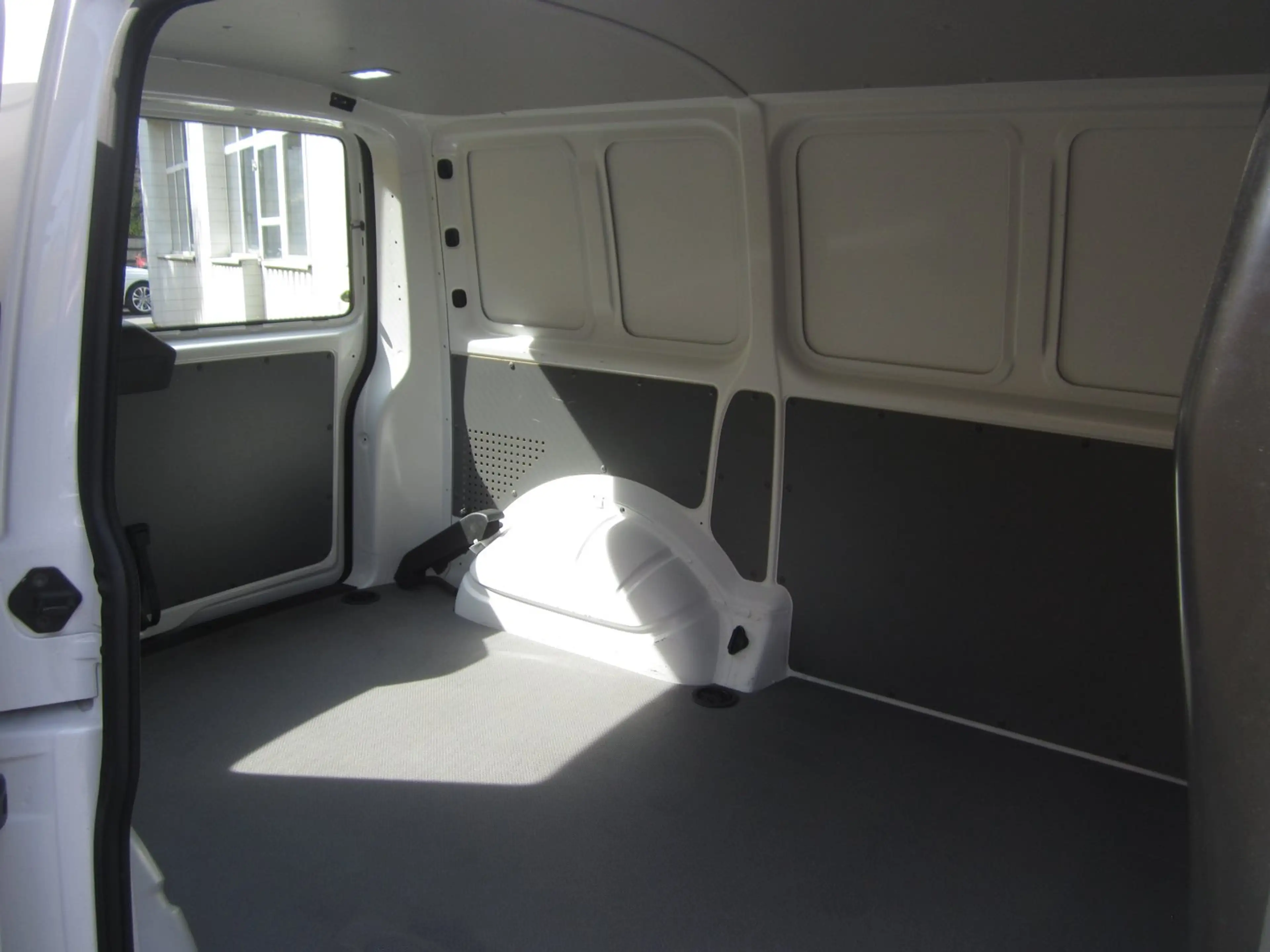 Volkswagen T6.1 Transporter VW Transporter T6.1 Kastenwagen TDI — photo 6