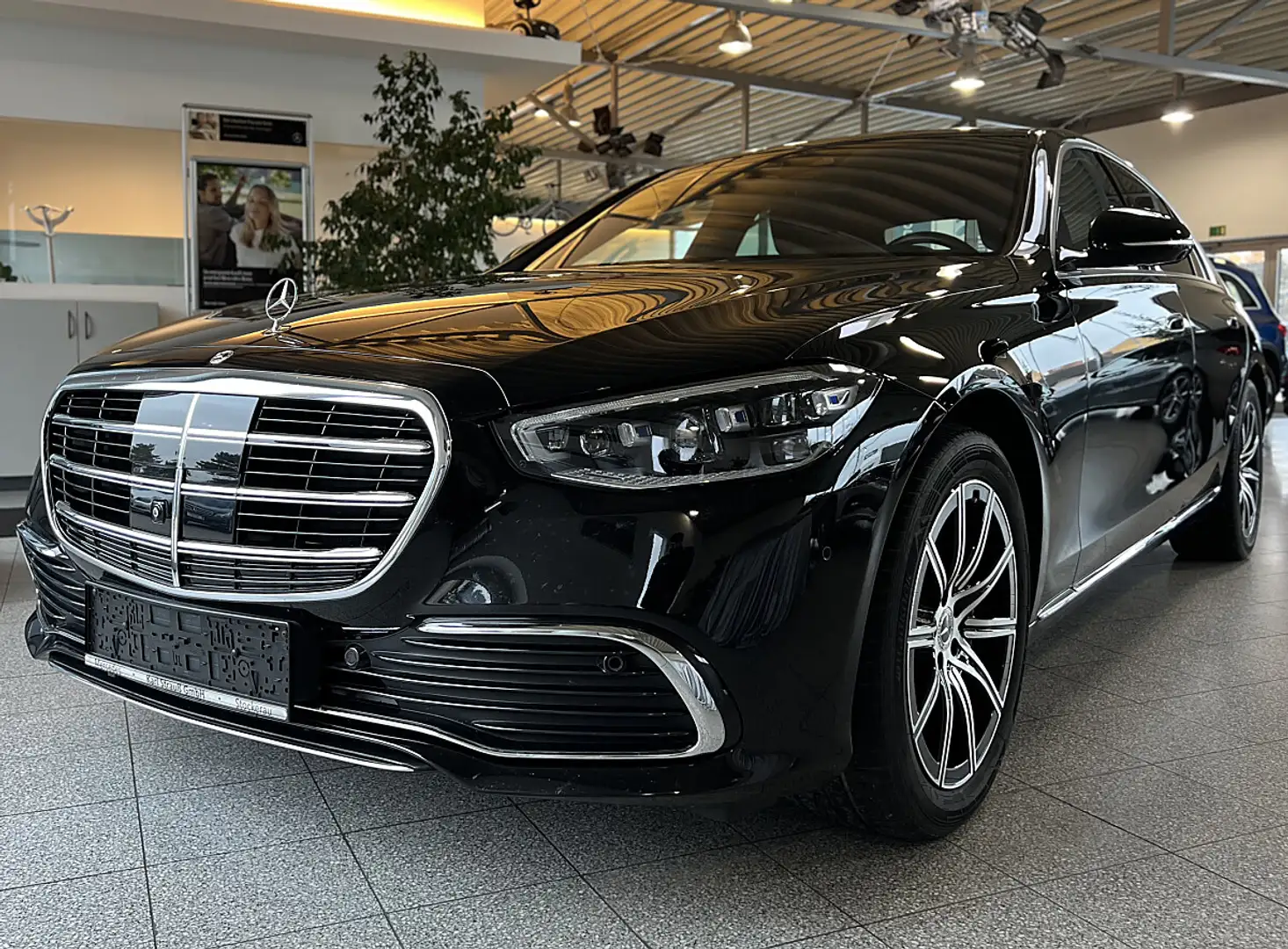 Mercedes-Benz S 500 4MATIC Aut. Schwarz - 1