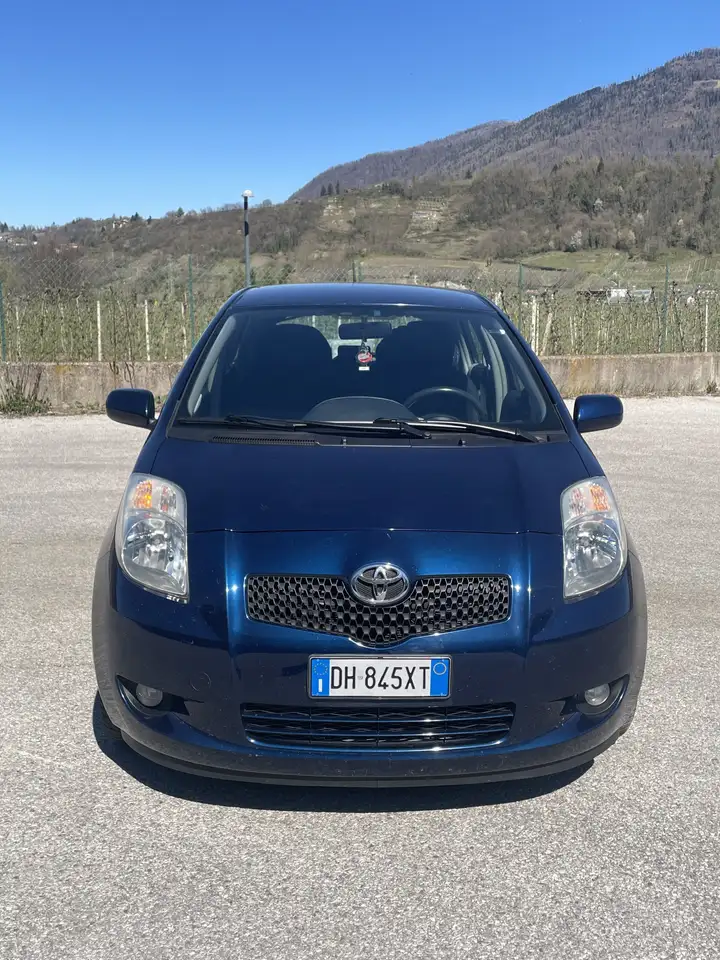 Toyota Yaris 5p 1.3 Sol c/CL auto — photo 1 of 8