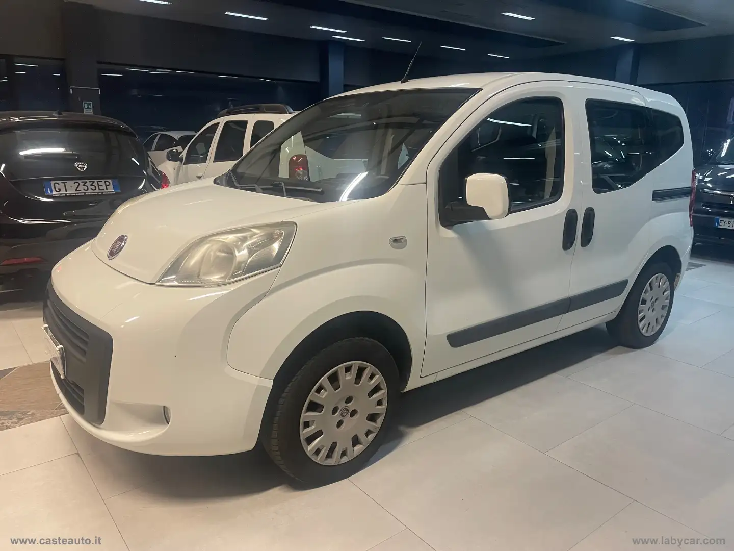Fiat Qubo 1.4 8V 77 CV MyLife Natural Power Biały - 1