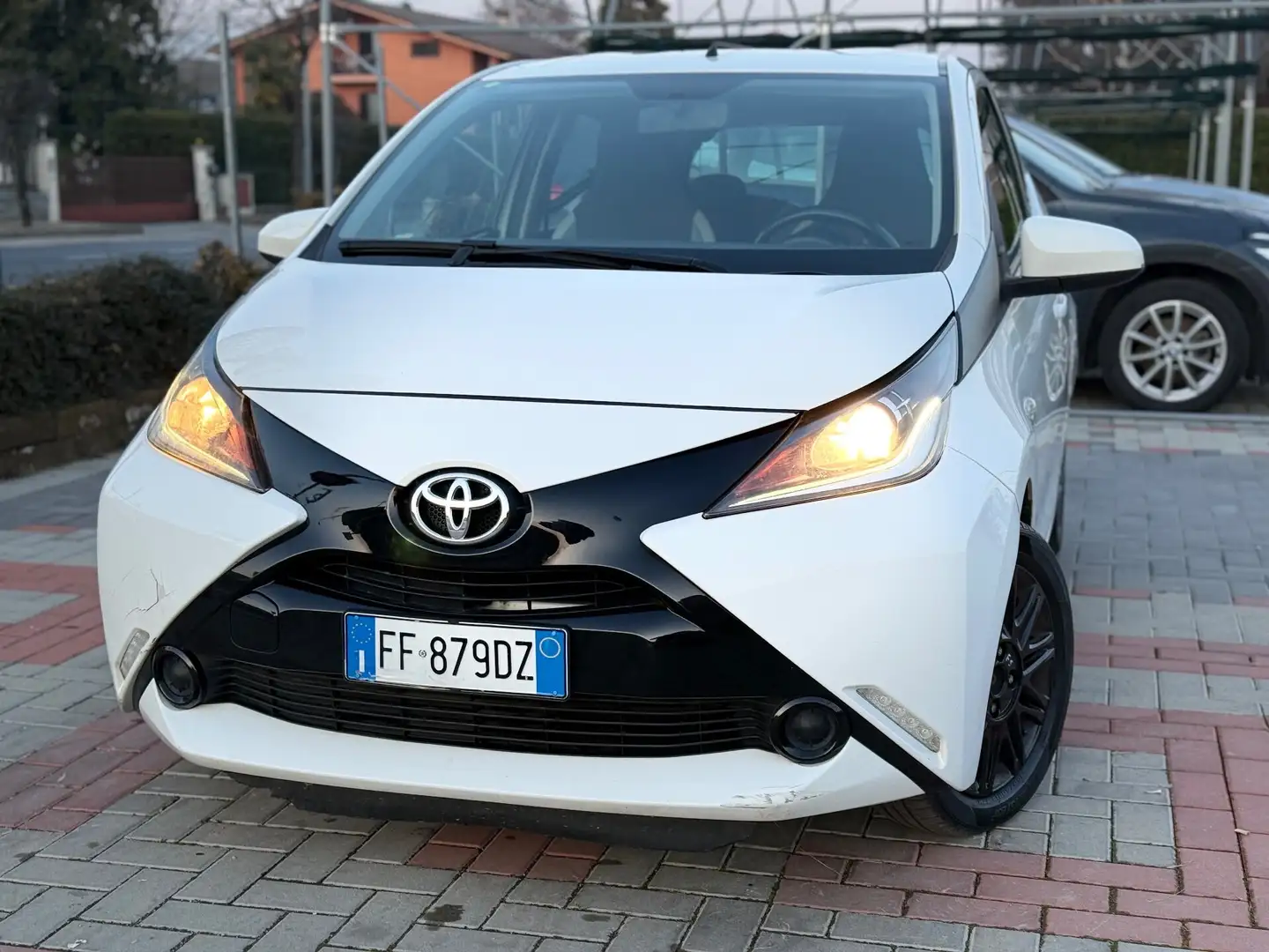 Toyota Aygo Aygo 1.0 VVT-i 69 CV 5 porte x-play Bianco - 1
