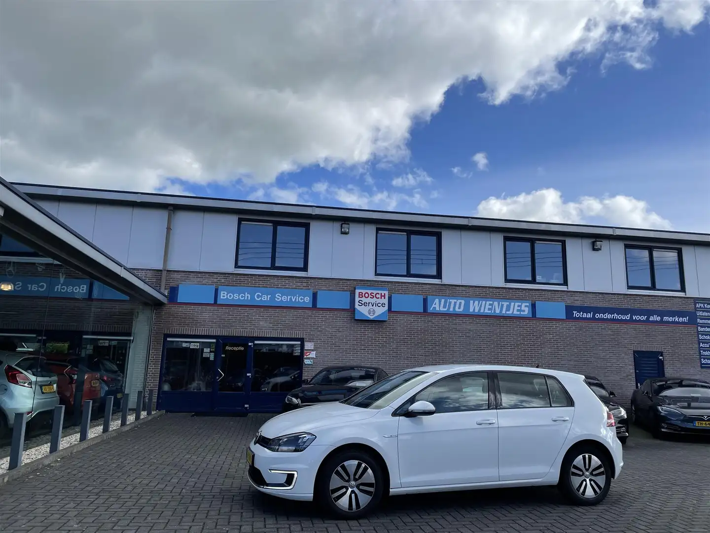 Volkswagen e-Golf Aut | 24kWh Comfort | SOH 81% | Airco-Ecc | Navi Alb - 1