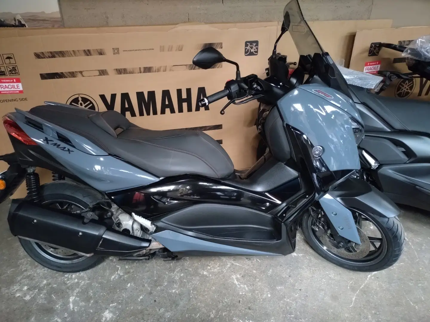 Yamaha X-Max 300 Gris - 1