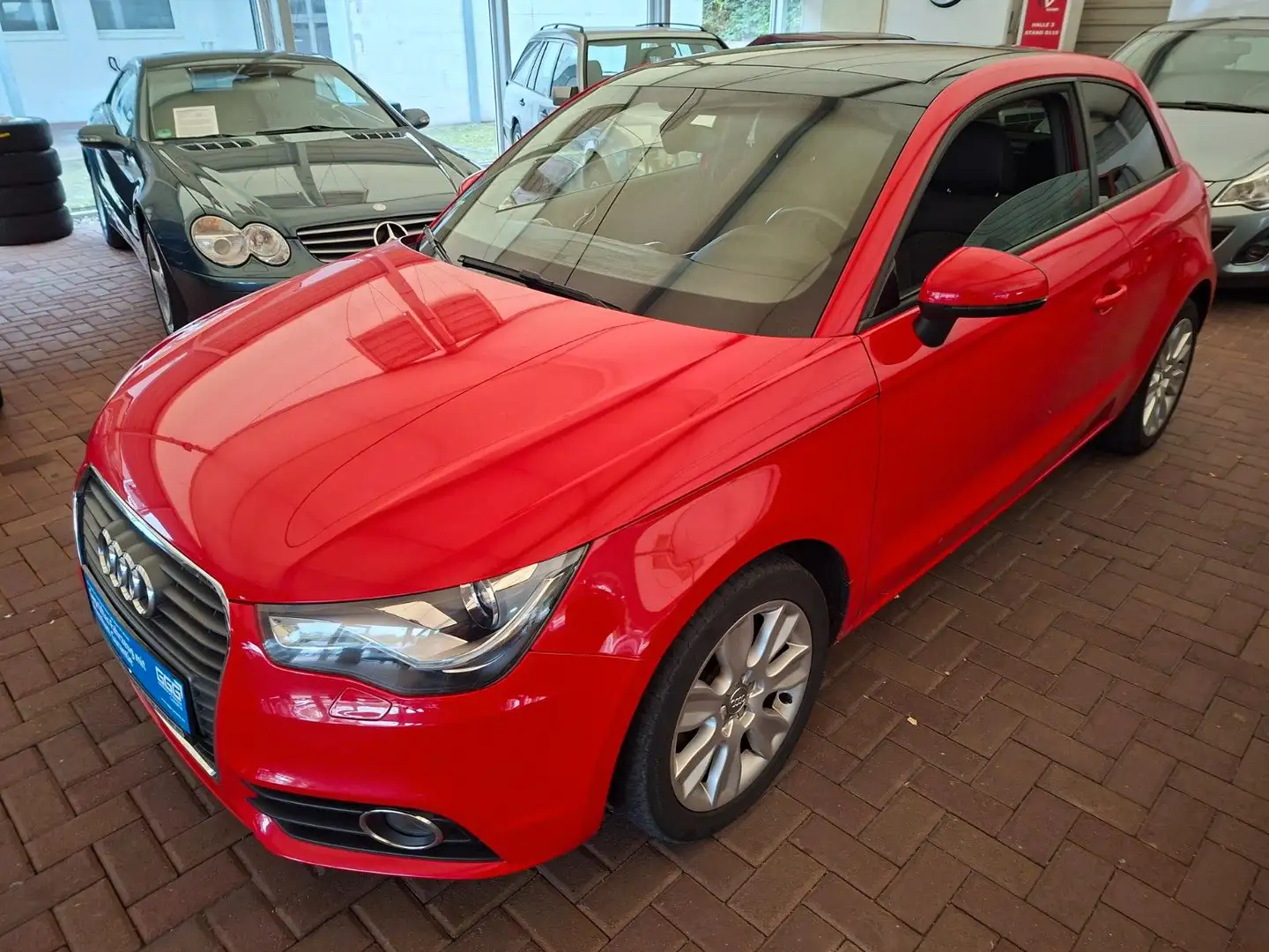 Audi A1 Ambition Klimaautomatik Sitzh. Navi Panorama Rot - 1