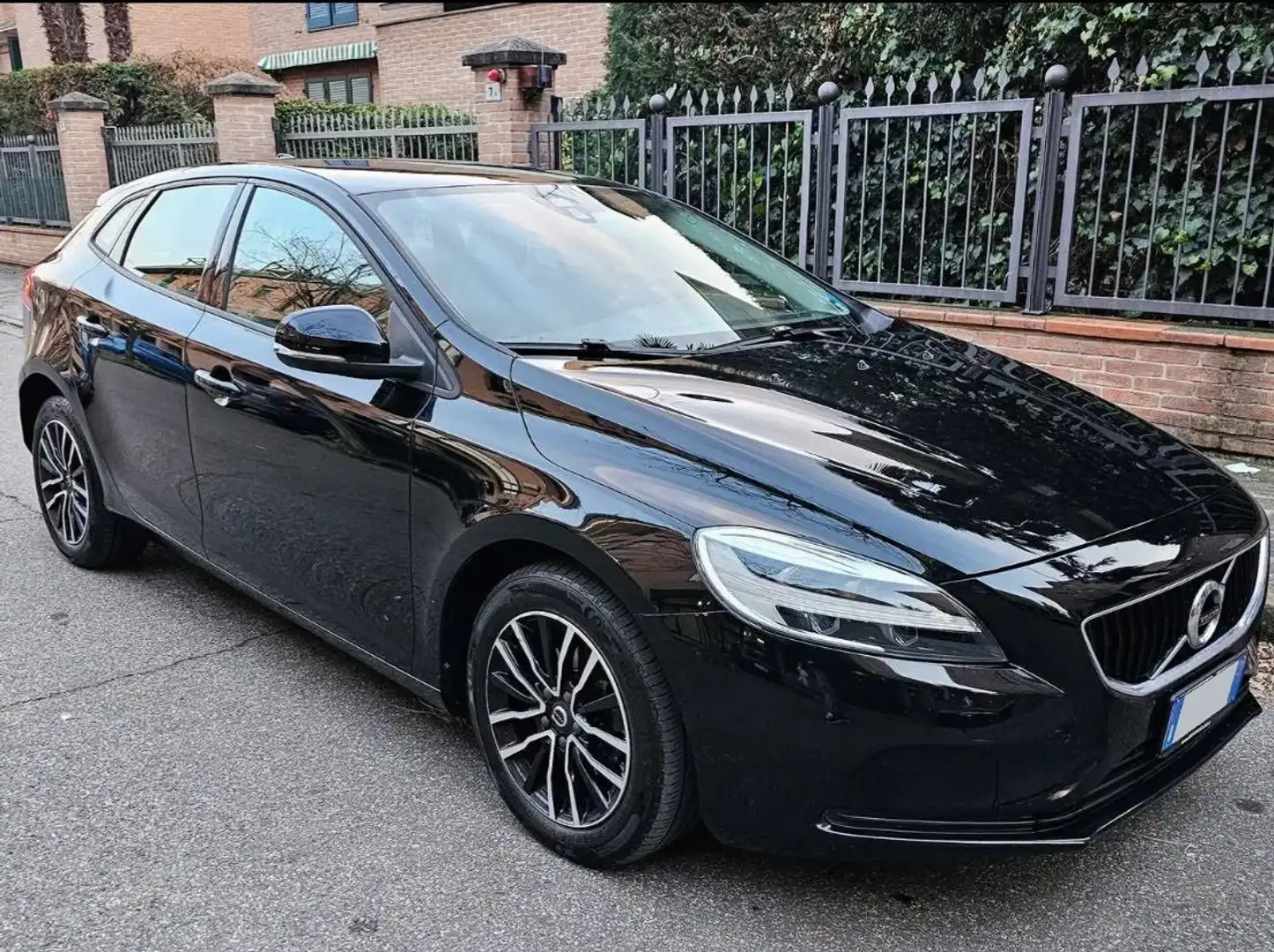 Volvo V40 2.0 d2 Business Plus my19 Negro - 1